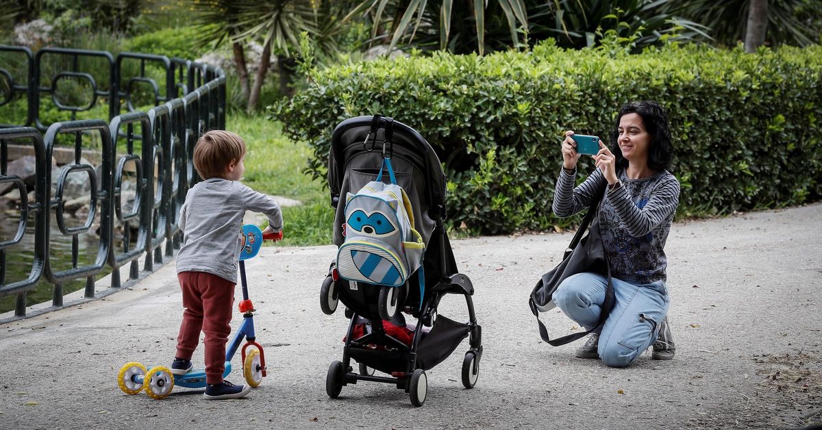 El cuidado de los hijos ocupa al 37% de las mujeres frente al 5,6 de ...