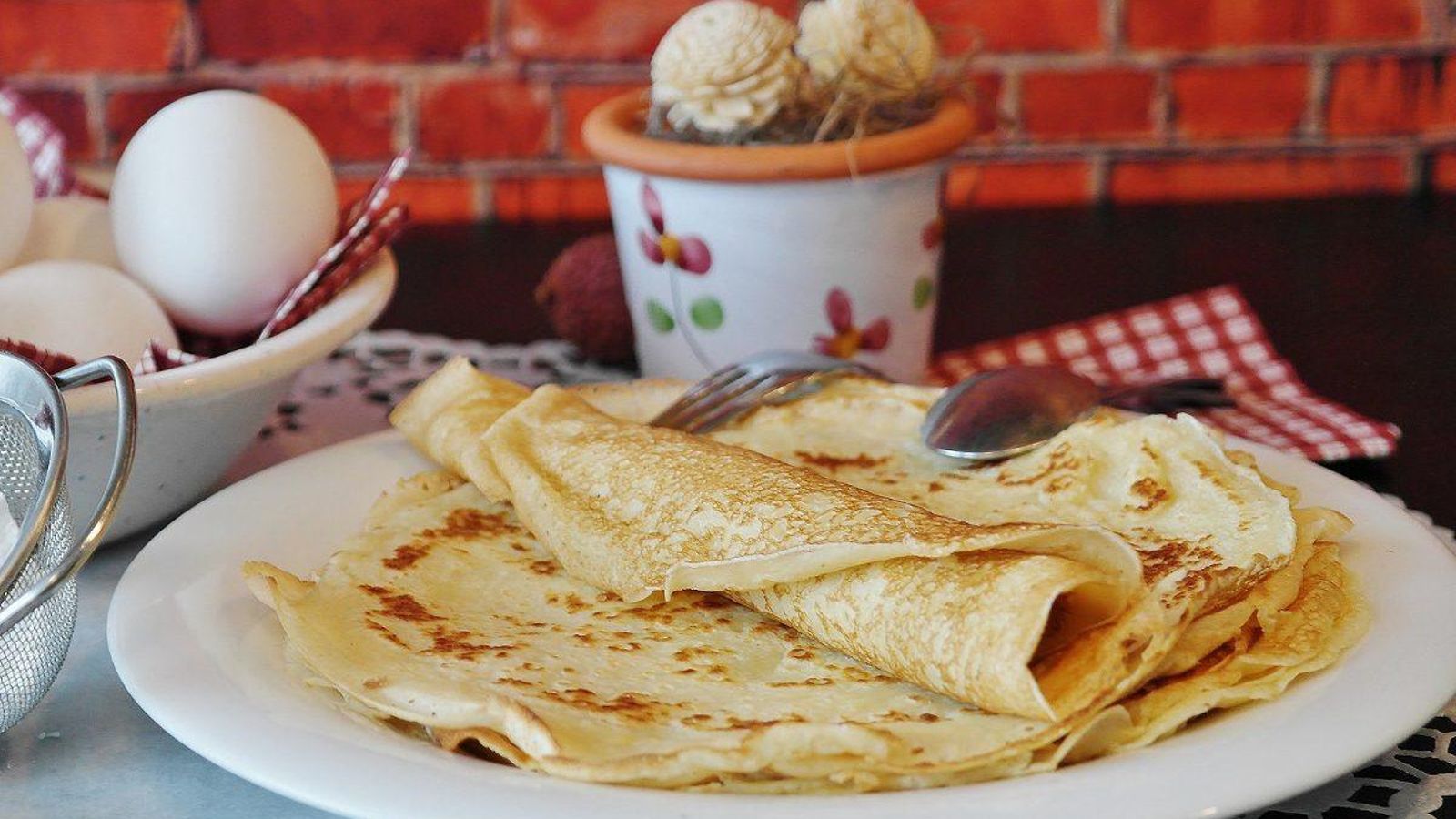 Filloas de leche de Galicia.
