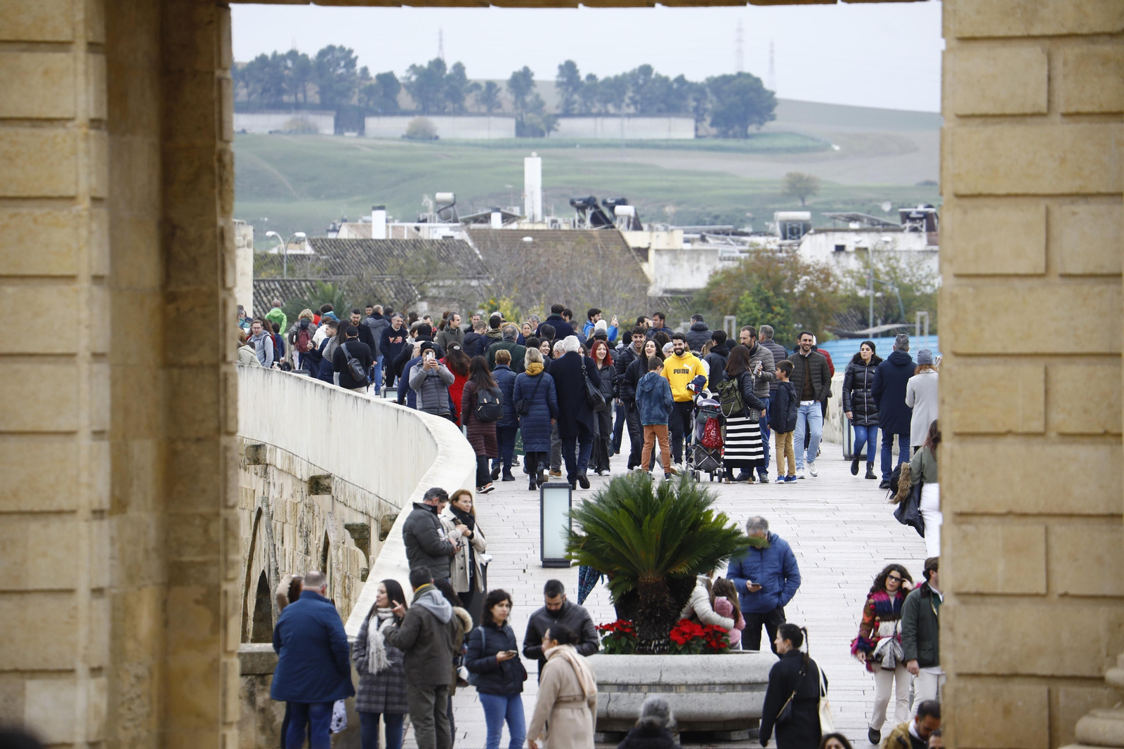 Los turistas abarrotan Córdoba por el Día de la Constitución, en imágenes