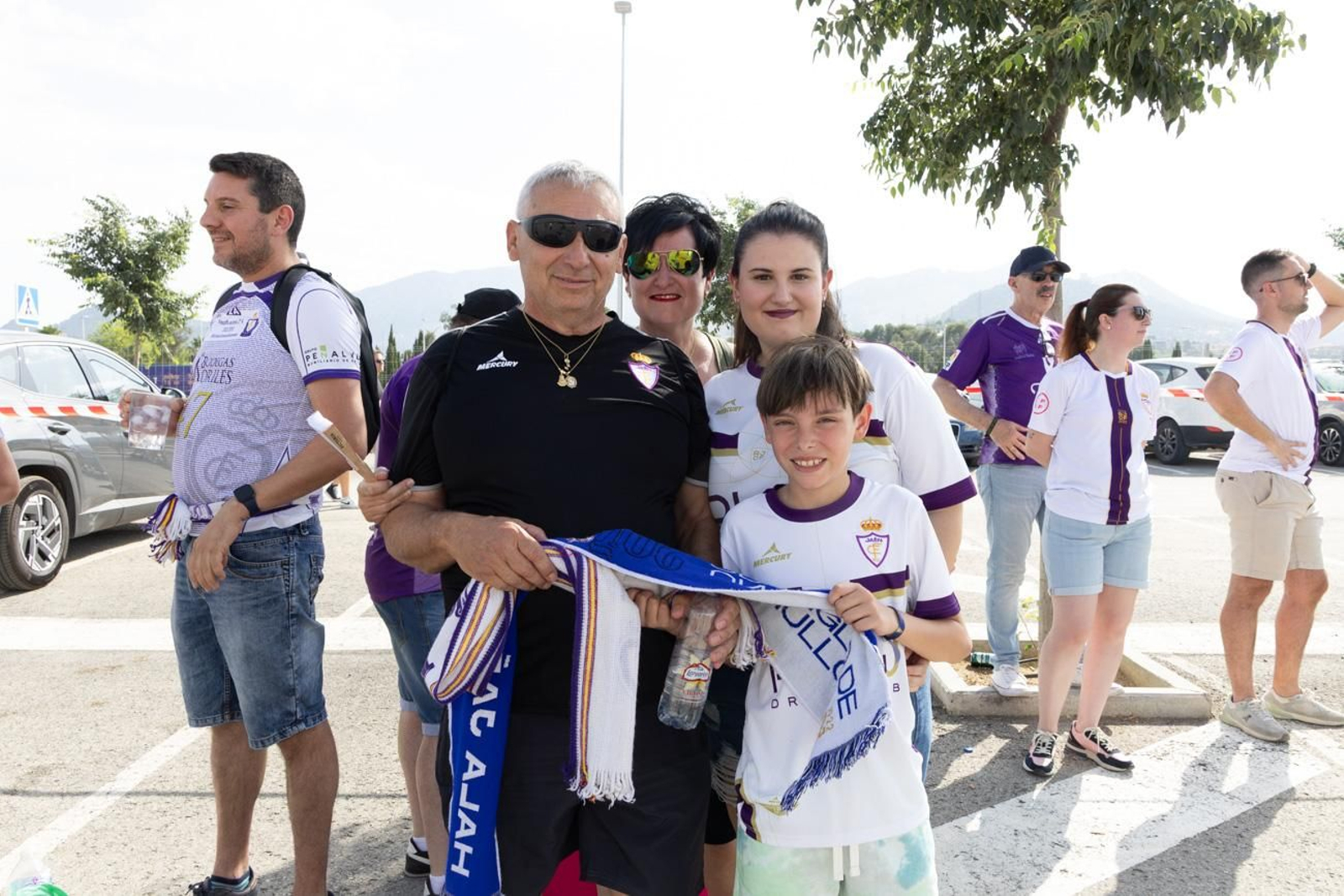 El épico recibimiento de la afición lagarta al Real Jaén, en imágenes