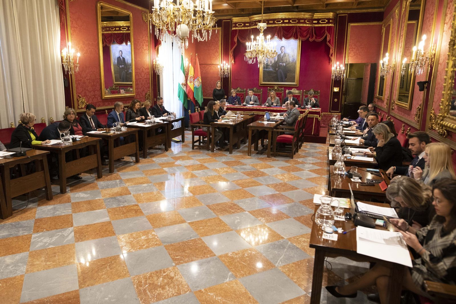 El Tribunal de Cuentas advierte de la "ausencia de control" en las asignaciones a los grupos políticos del Ayuntamiento de Granada