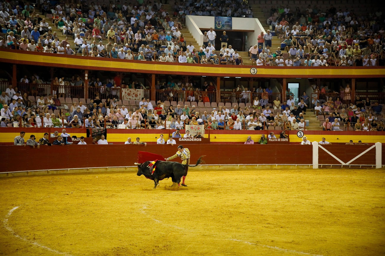 Imágenes de la corrida de toros en Roquetas de Mar