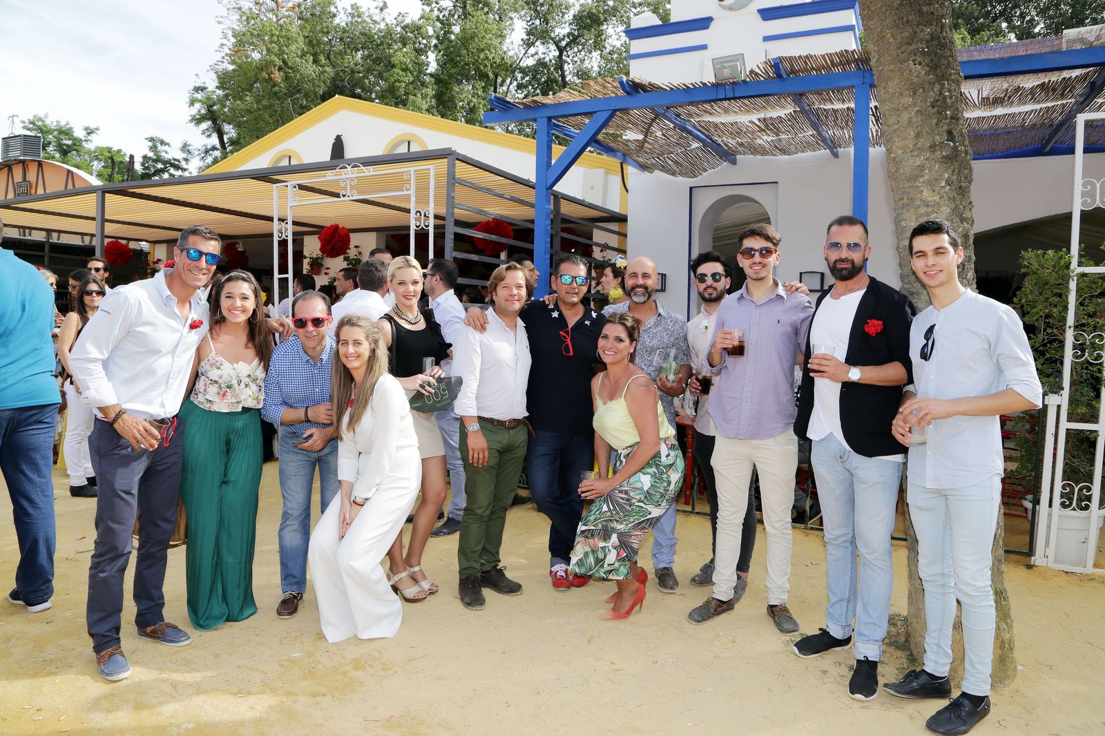 La plantilla de la inmobiliaria Tecnocasa también pasó por la caseta del Diario.