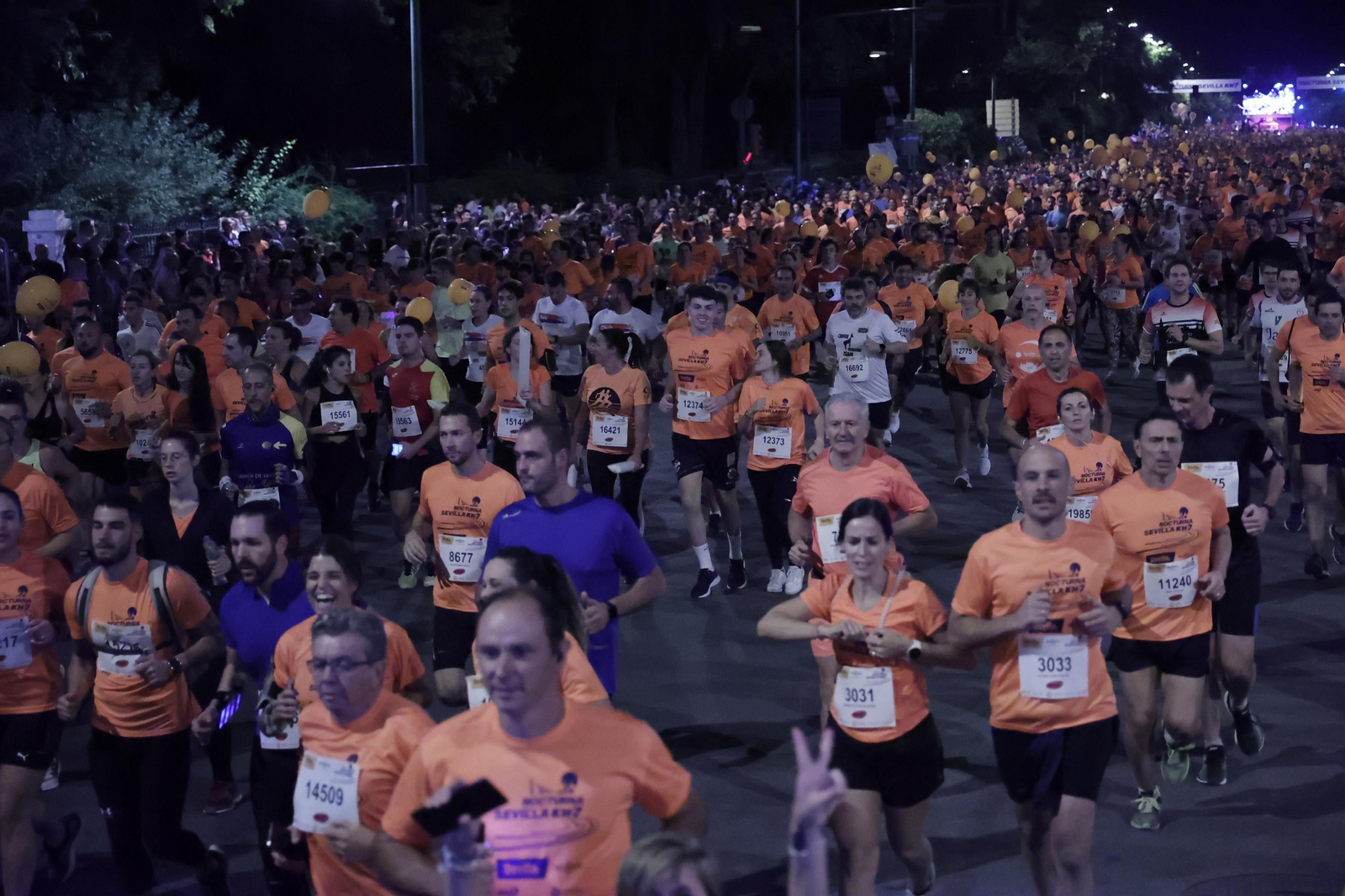 Búscate en la Carrera Nocturna de Sevilla (1)