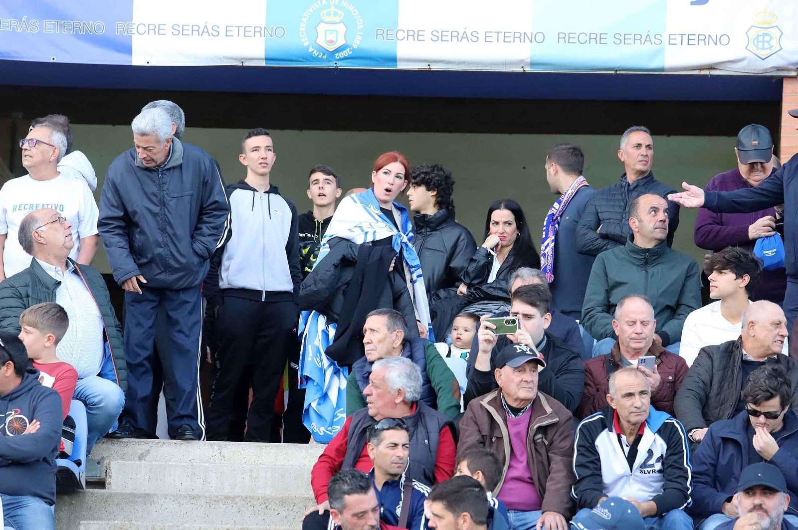 Imágenes del ambiente en las gradas del Nuevo Colombino