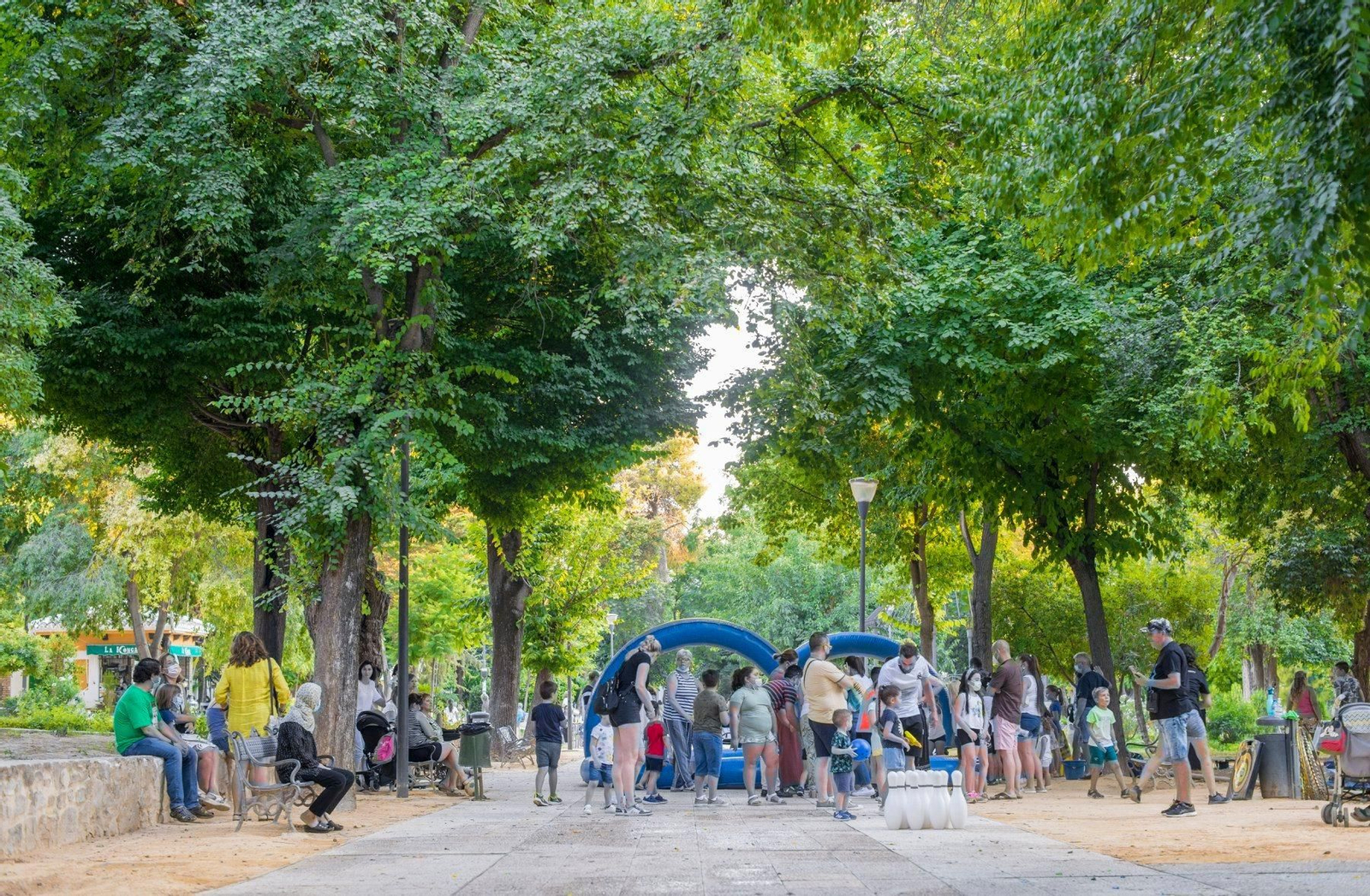 Actividades infantiles en el parque Ramón Santaella de Baena.