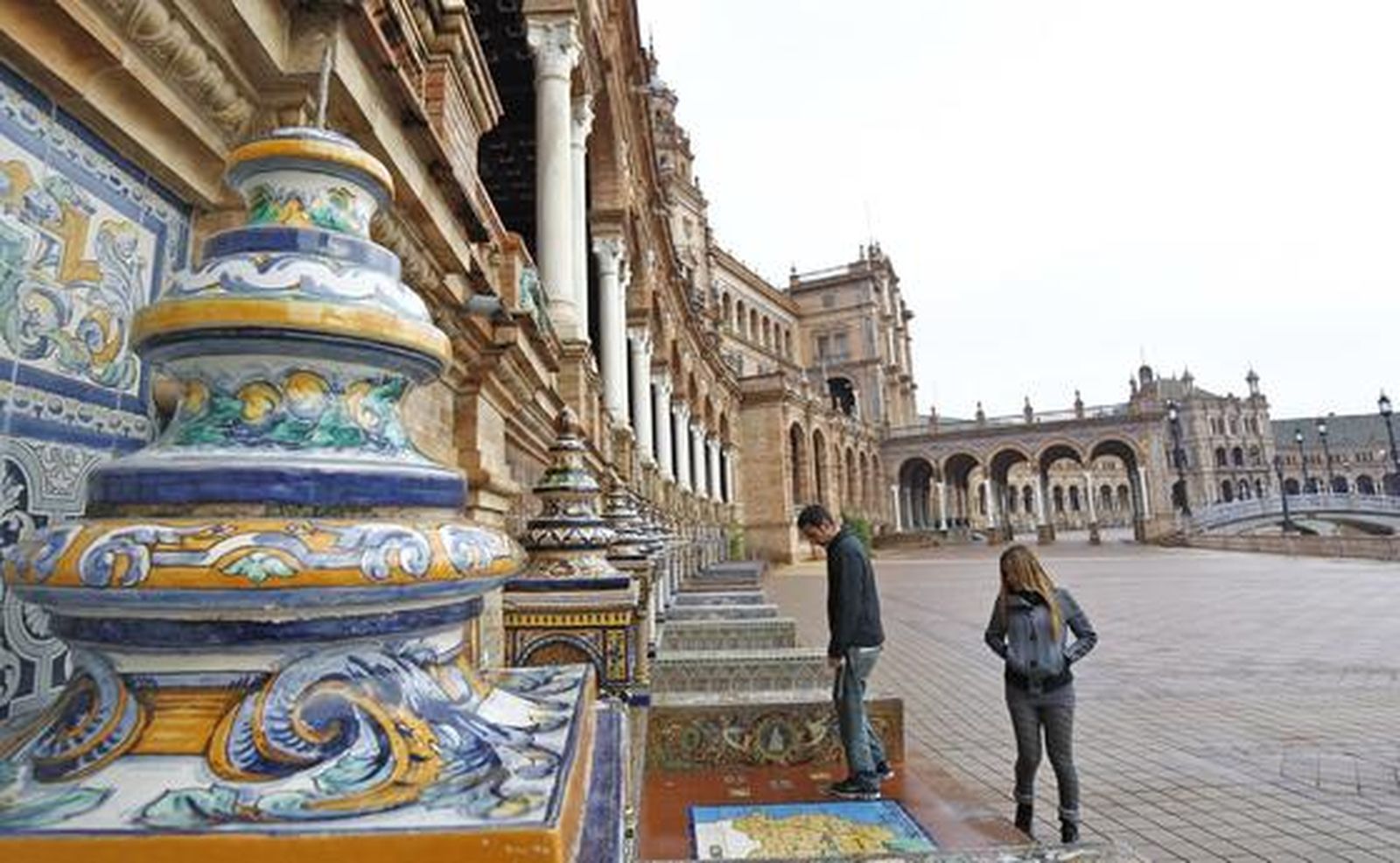 Estado de la Plaza España tras un mes de su inauguración. 

Foto: Antonio Pizarro