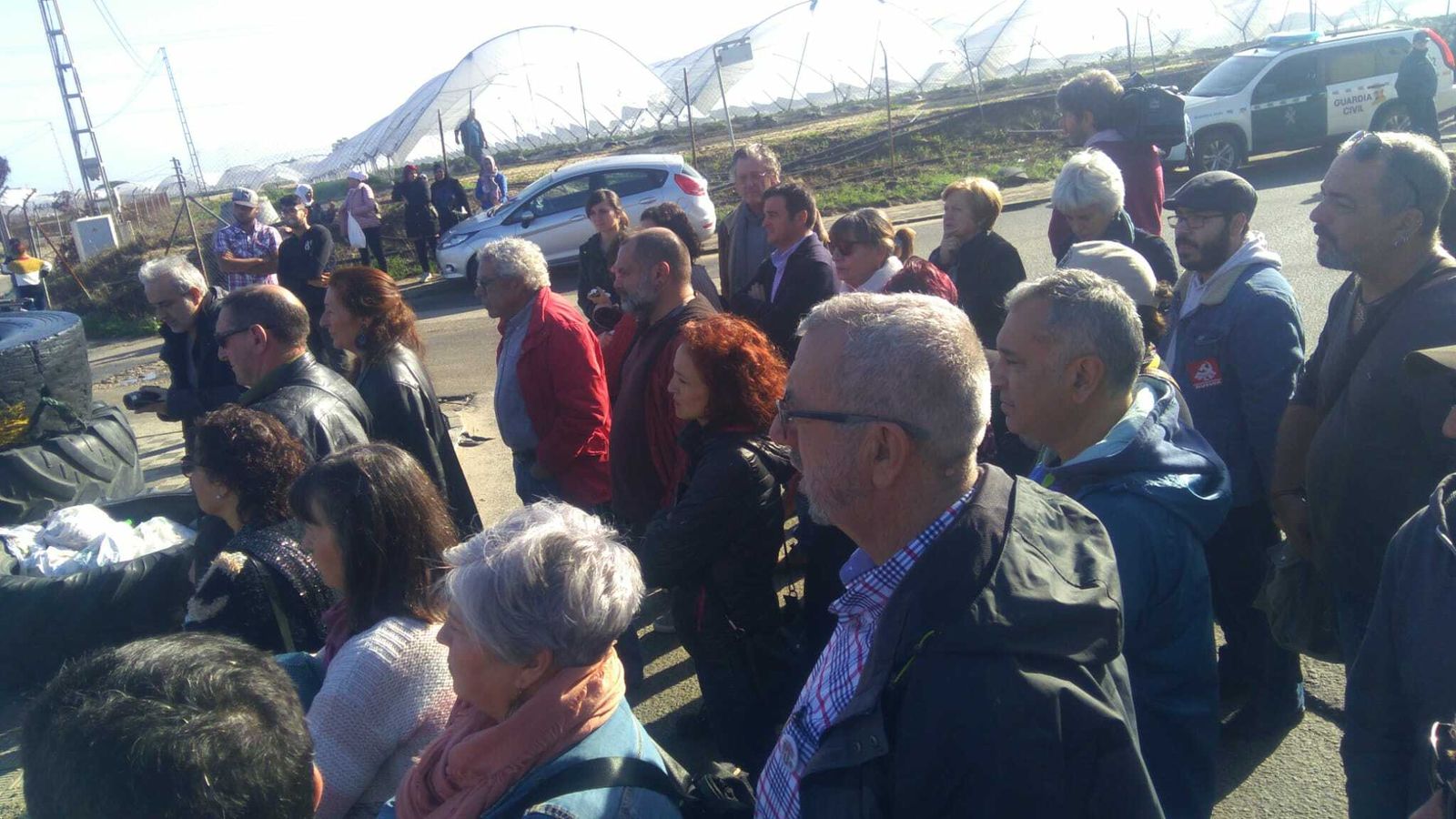 Varias decenas de personas acudieron al acto de homenaje del joven fallecido.