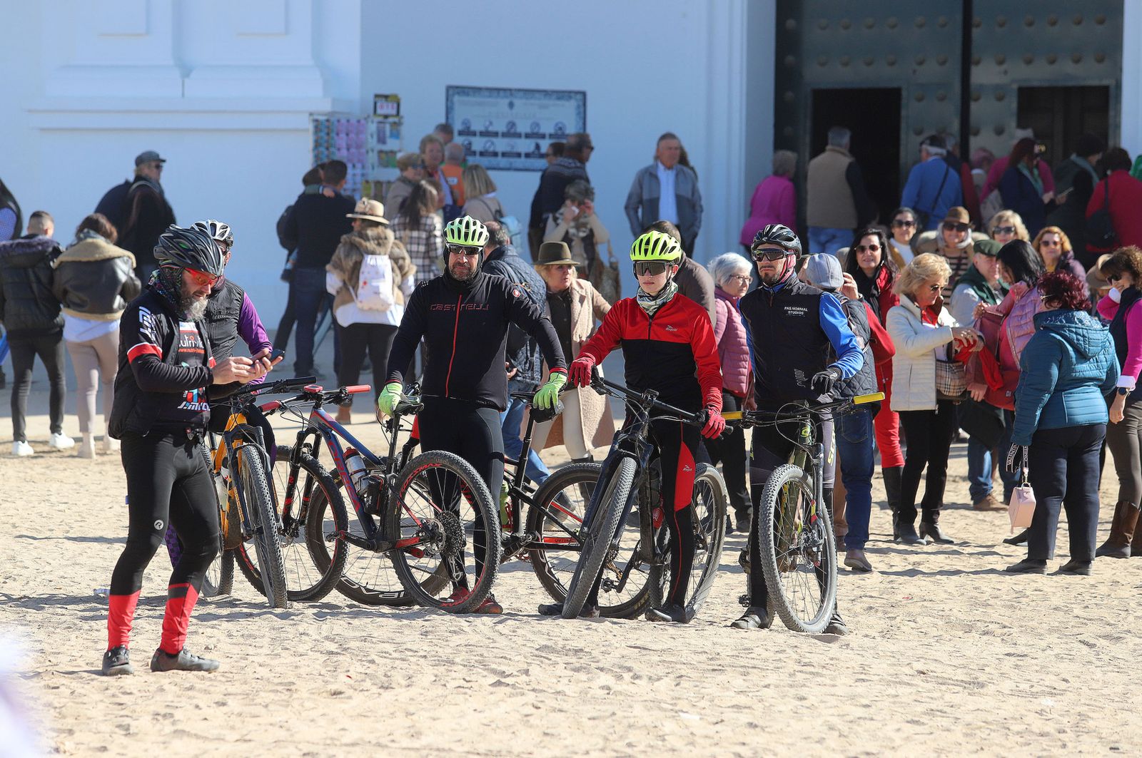 Imágenes del ambiente previo a la celebración de la Candelaria en El Rocío