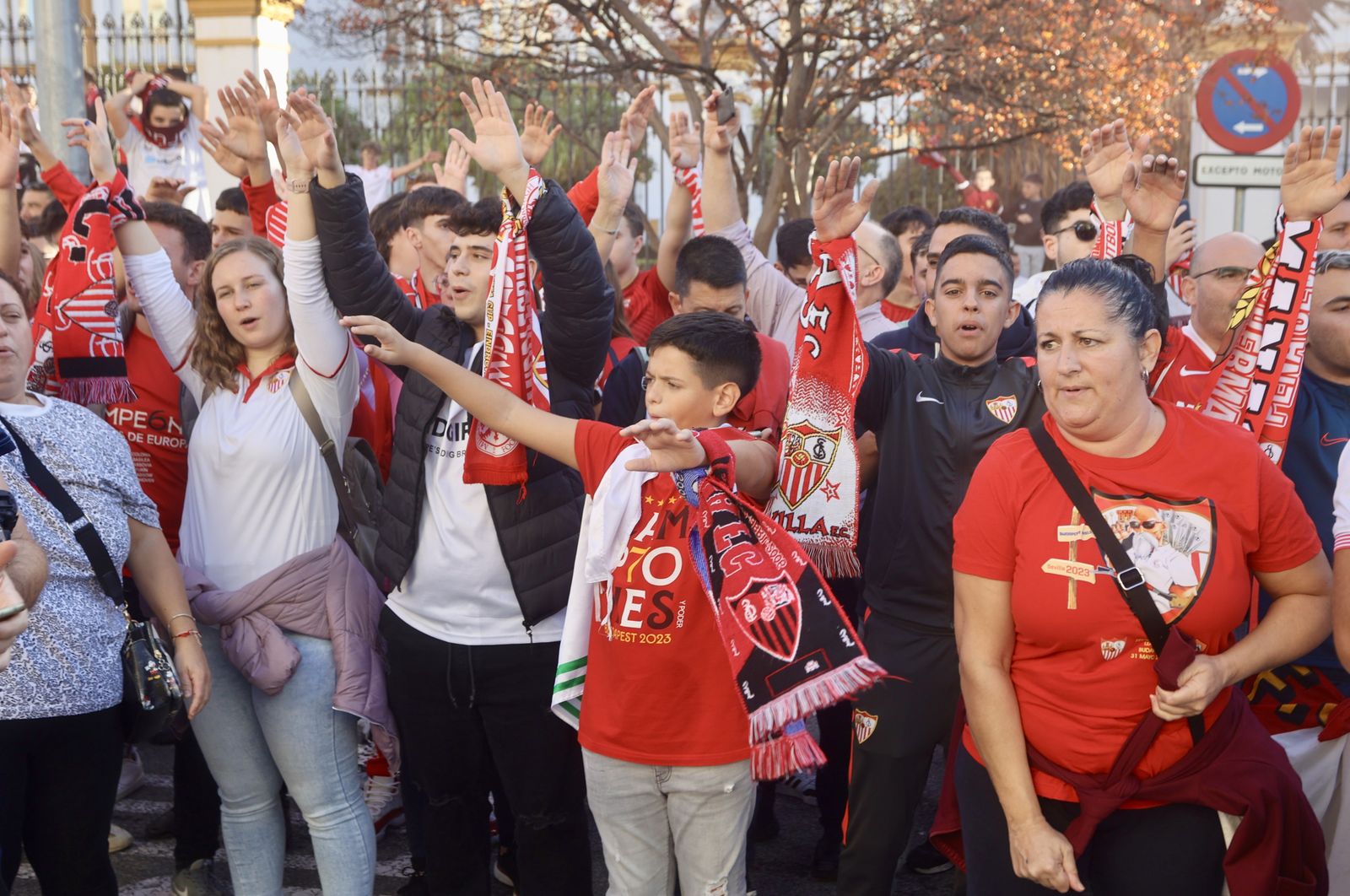 Llegada del Sevilla al Pizjuán