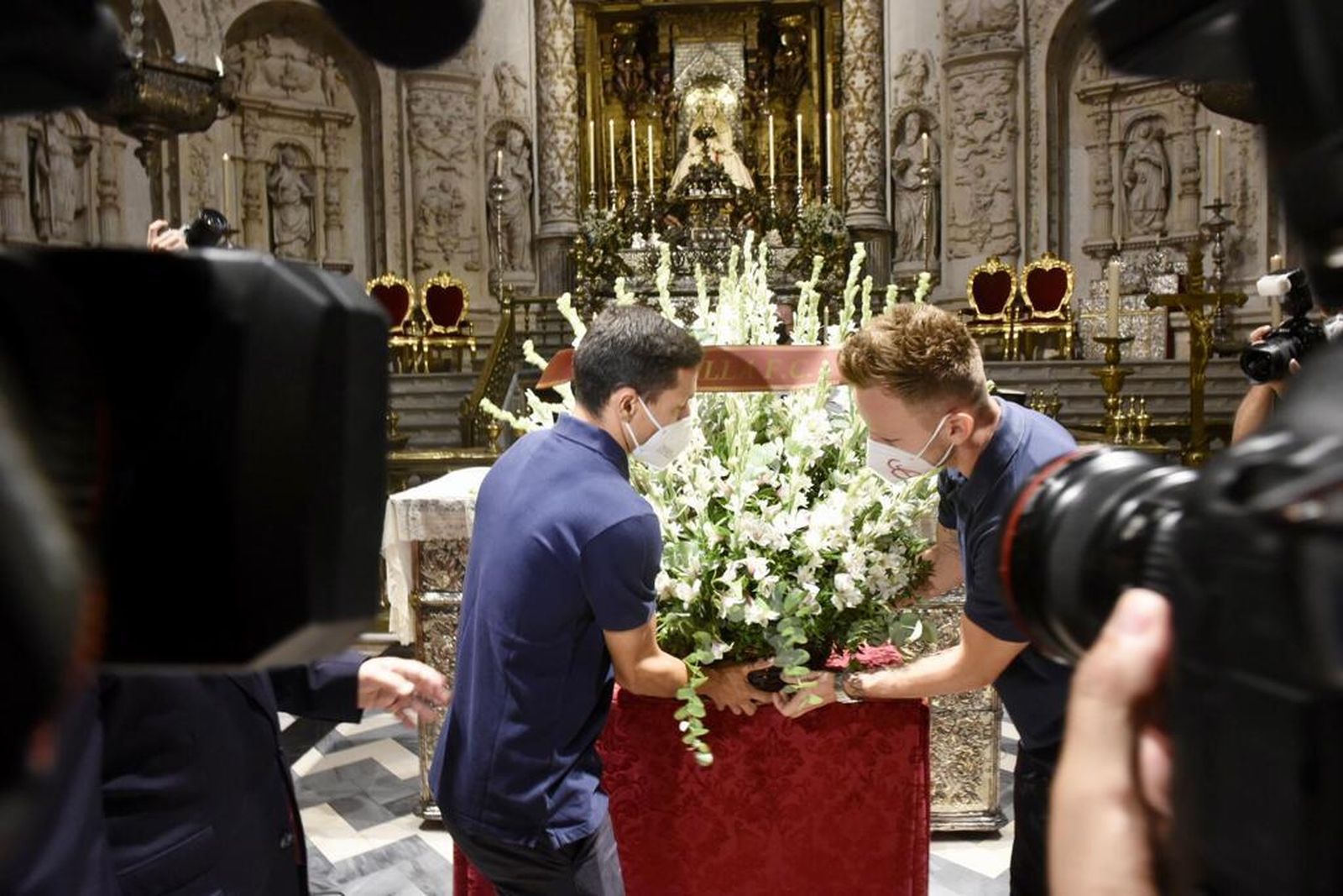 El Sevilla cumple con la tradición ante la Virgen de los Reyes