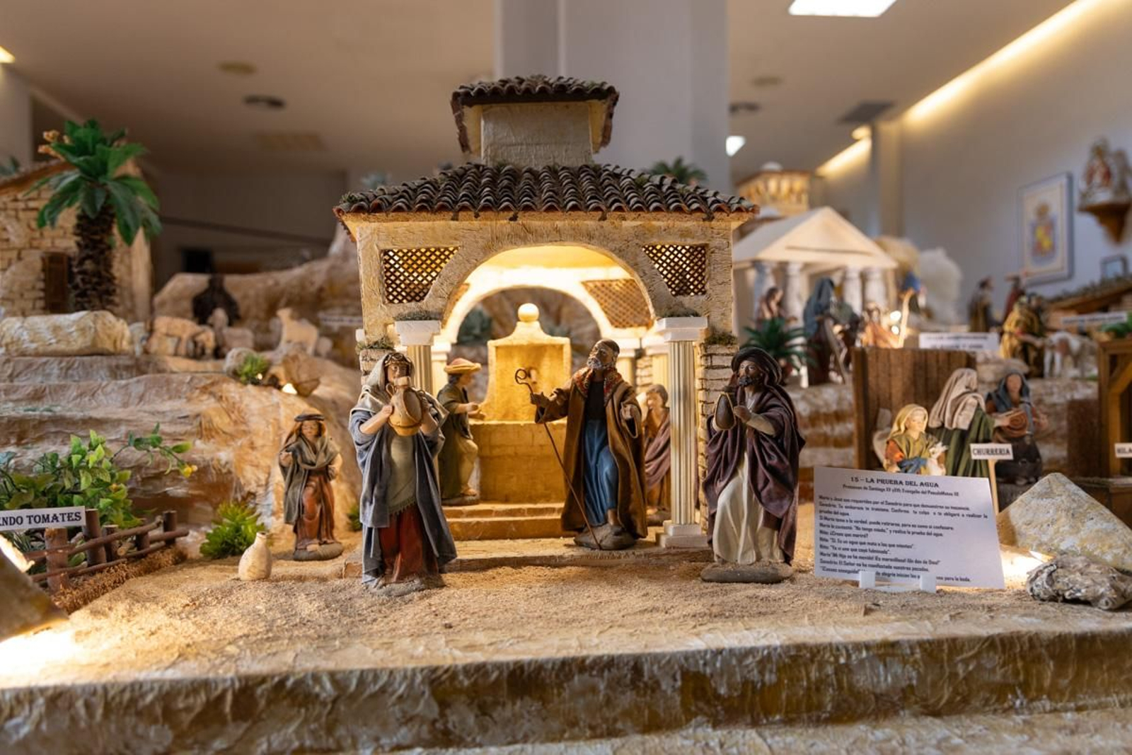 En imágenes: así es el Belén Bíblico con más de un millar de piezas artesanas de los abuelos María y Rafael