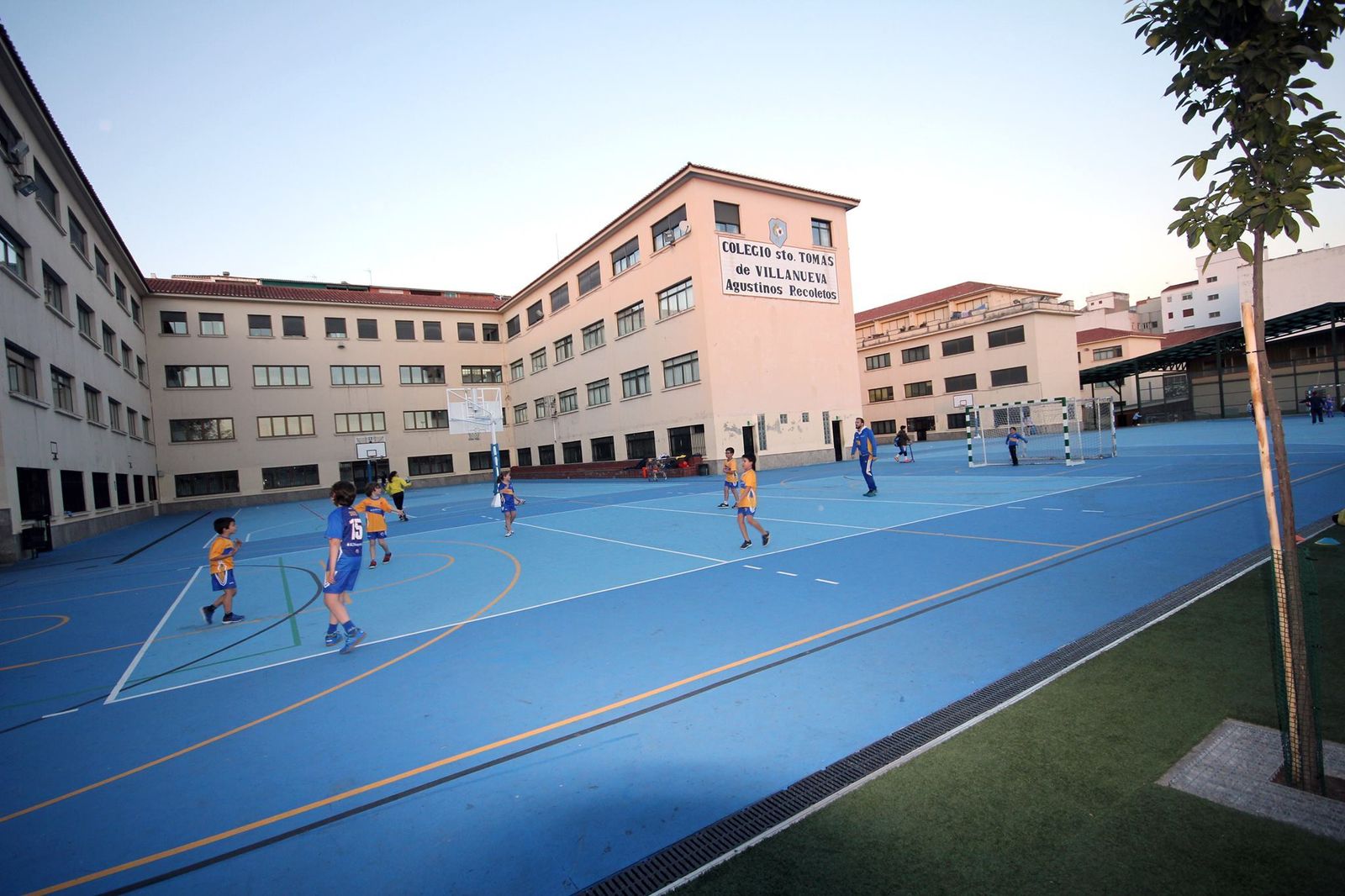 Pistas deportivas del colegio de los Agustinos.