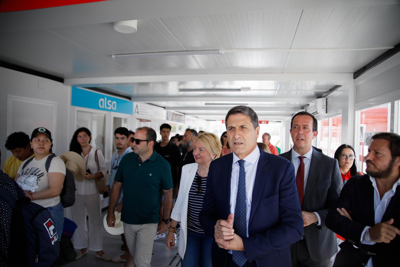 El delegado del Gobierno, Pedro Fernández, visita la estación histórica de Renfe en Almería, en imágenes