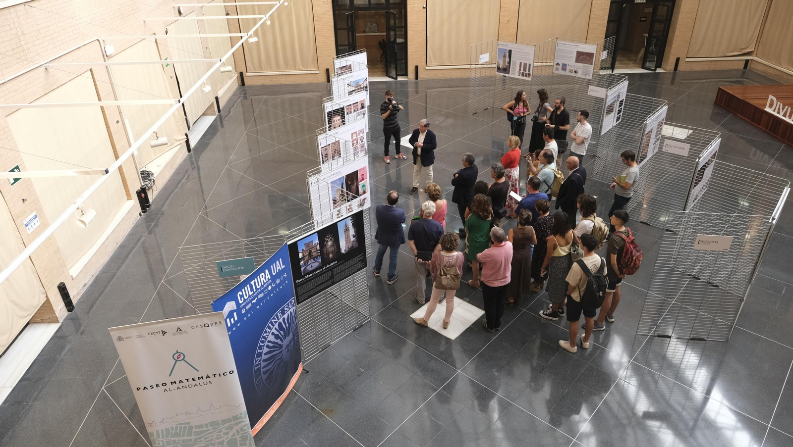 Imágenes de la inauguración de la exposición 'Paseo Matemático Al-Ándalus' en la Universidad de Almería