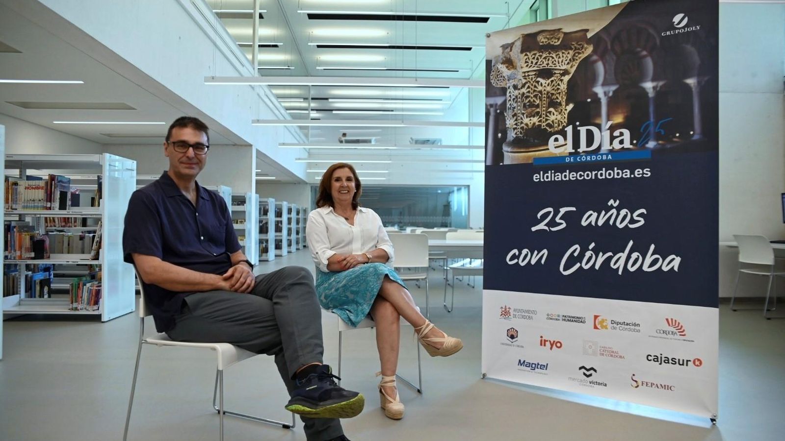 Pablo García Casado y Mercedes Guerrero, en la Biblioteca Grupo Cántico. Pablo García Casado y Mercedes Guerrero, en la Biblioteca Grupo Cántico.