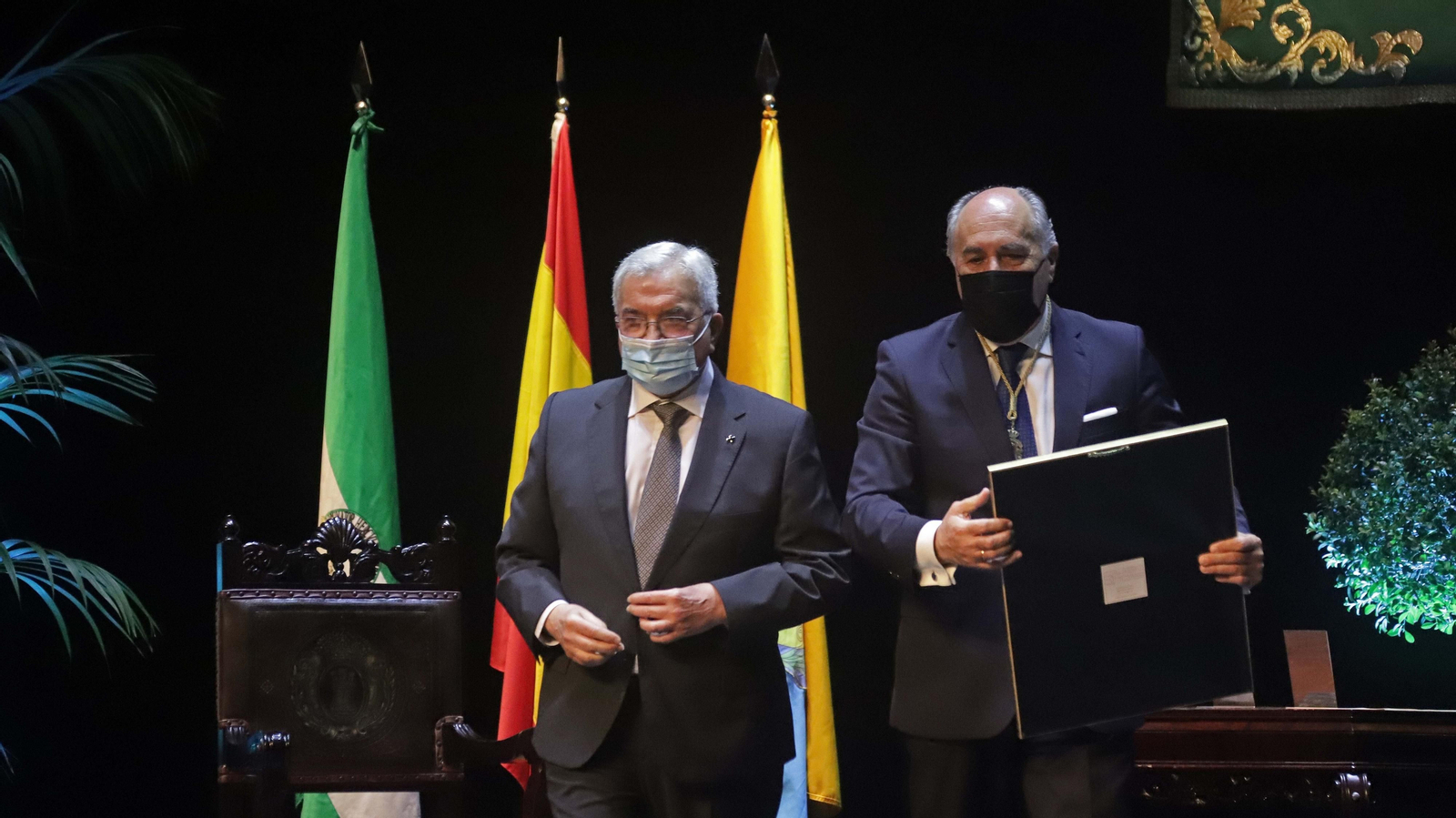 Fotos de la distinción del padre Pedro como Hijo Predilecto de Algeciras