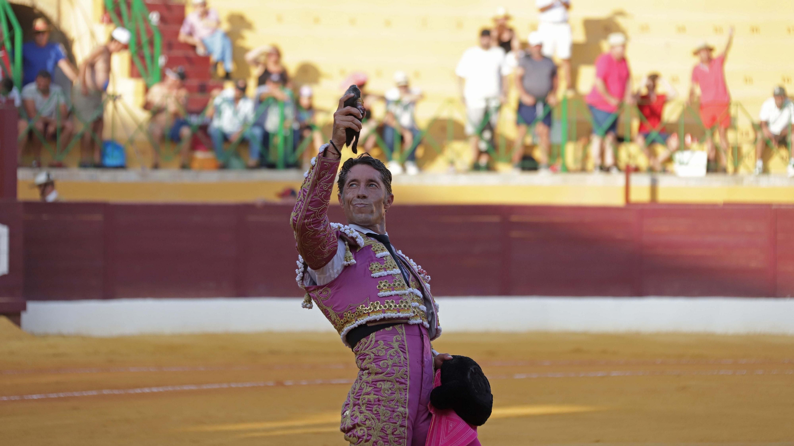 Fotos de la corrida del viernes de la Feria de La Línea: Curro Díaz, Manuel Escribano y David Galván