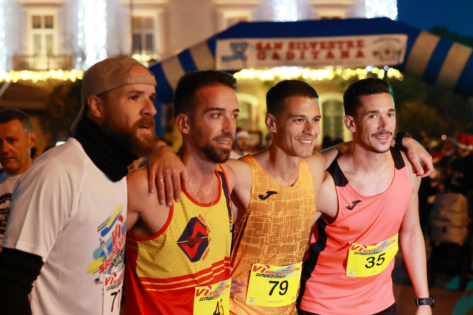 San Silvestre en Cádiz 2023: Las mejores y navideñas imágenes de la carrera