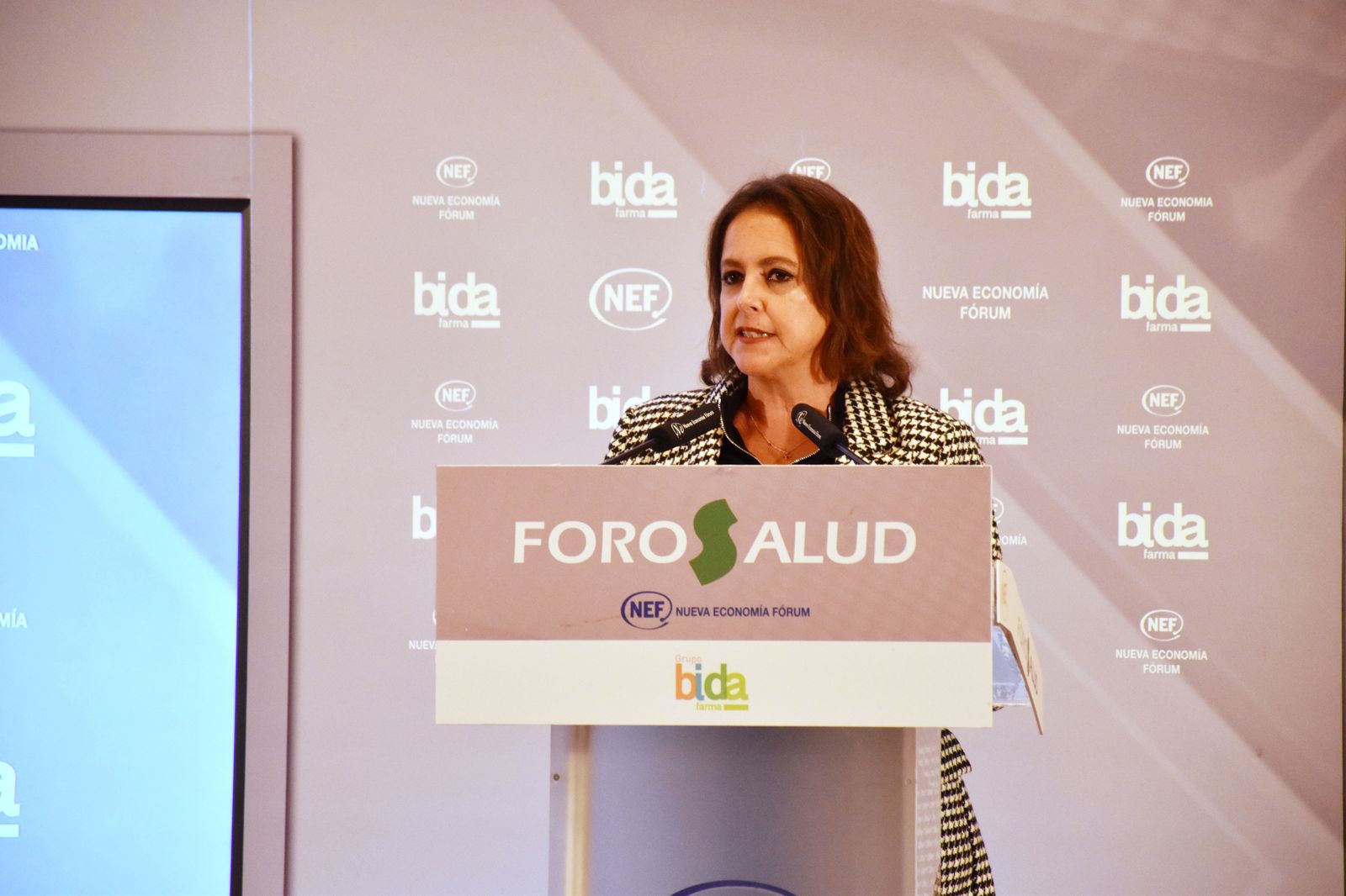Catalina García durante su intervención en el Foro Salud organizado por Nueva Economía Fórum y Bidafarma.