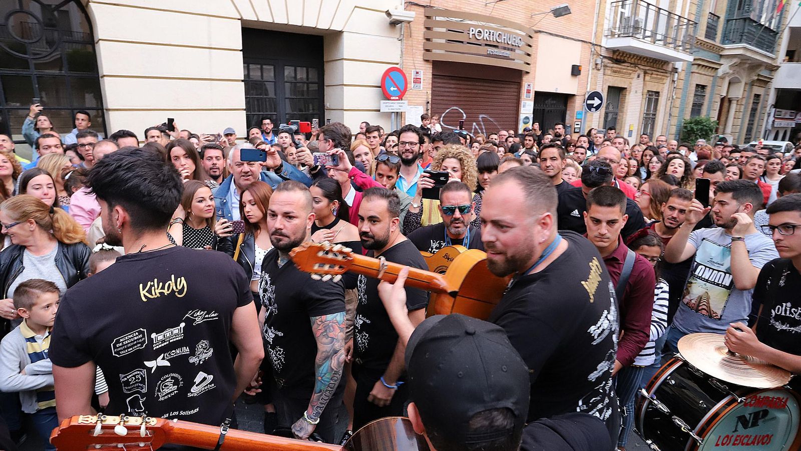Guitarras y voces, recuerdo de los Yesterday en memoria de Juan Carlos Aragón.