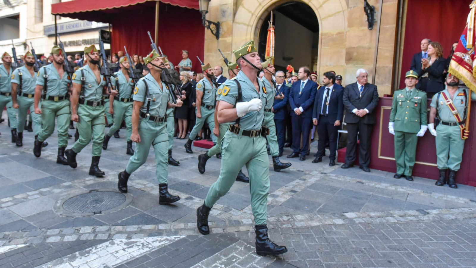 Fotos del Lunes Santo en Algeciras: Desfile de La Legión