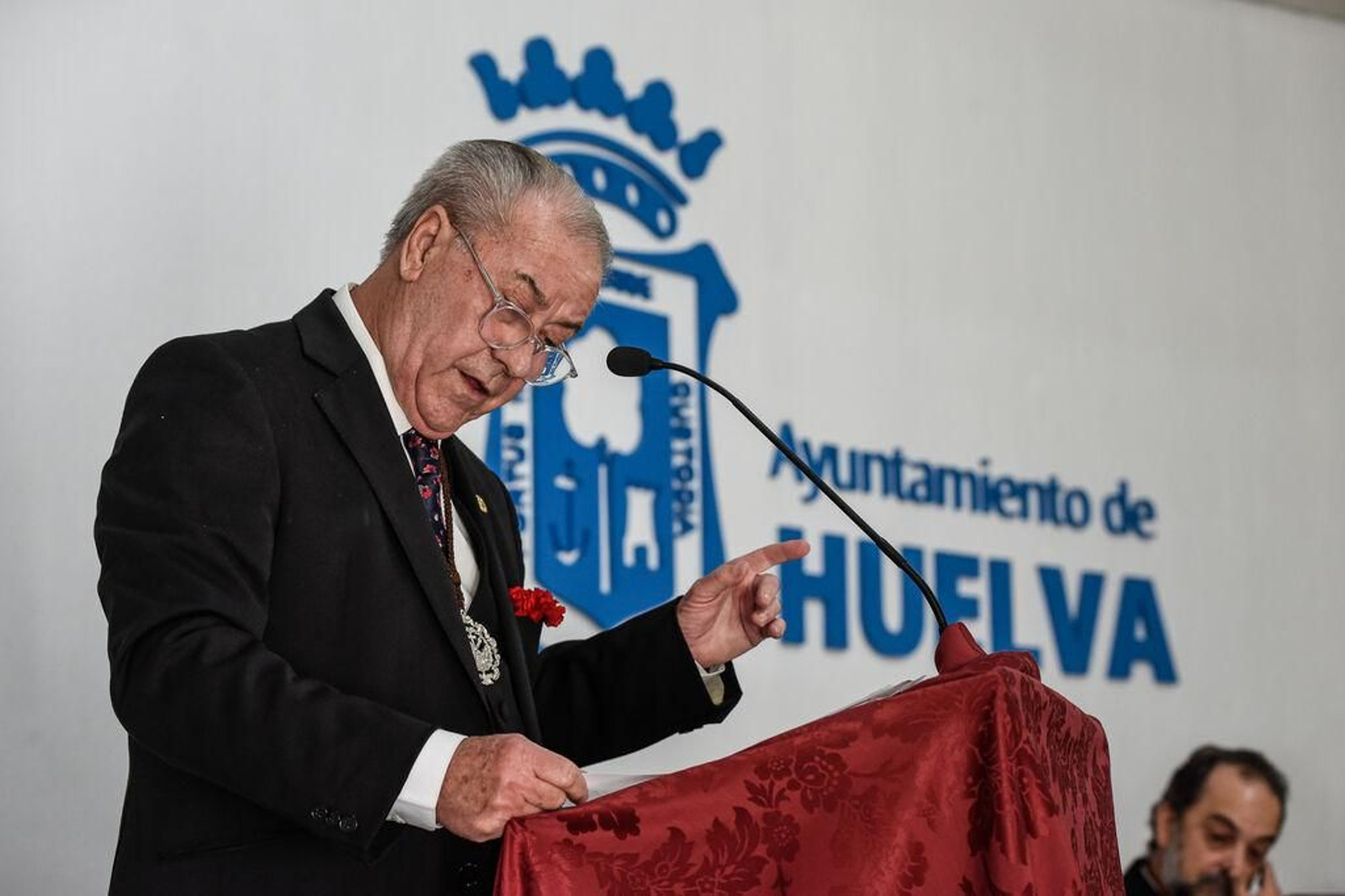 El presidente del Consejo de Hermandades y Cofradías de Huelva, Antonio González, en el pregón de la hermandad del Calvario. El presidente del Consejo de Hermandades y Cofradías de Huelva, Antonio González, en el pregón de la hermandad del Calvario.