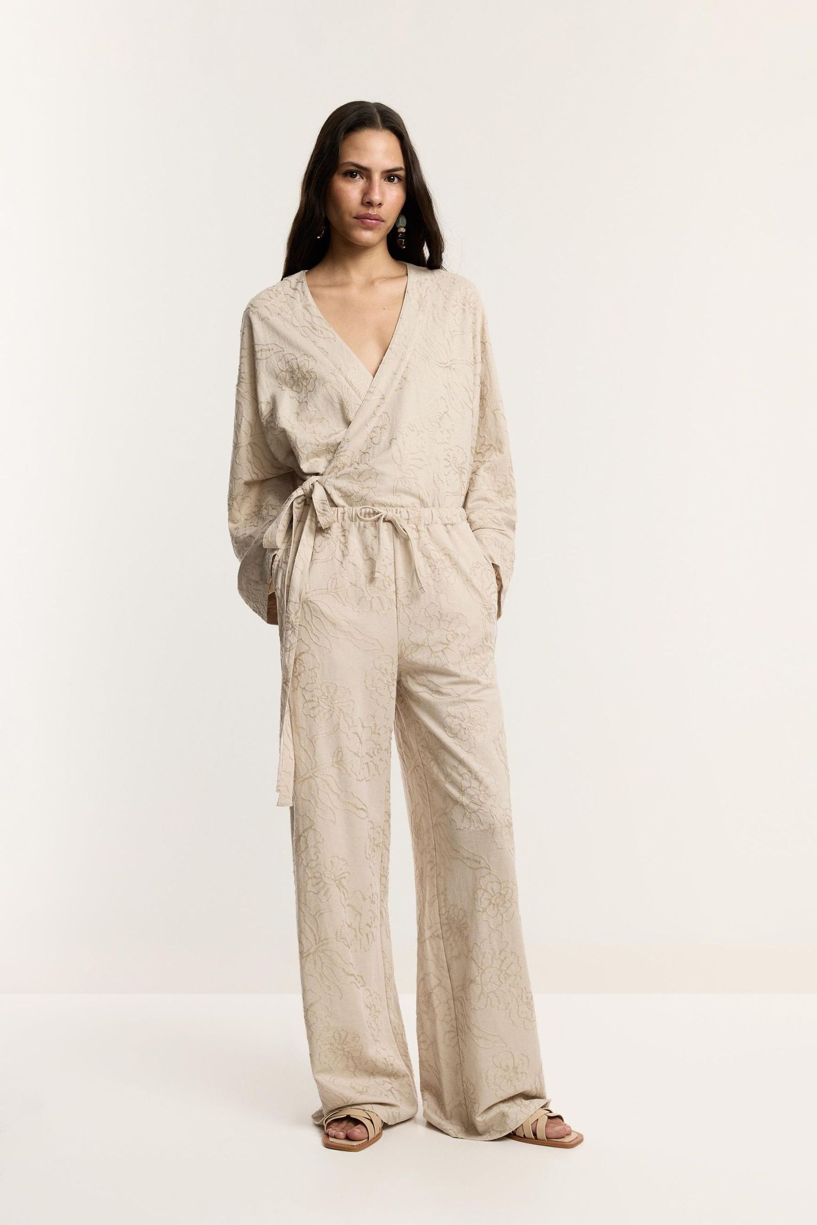 Conjunto dos piezas con kimono de Lefties.