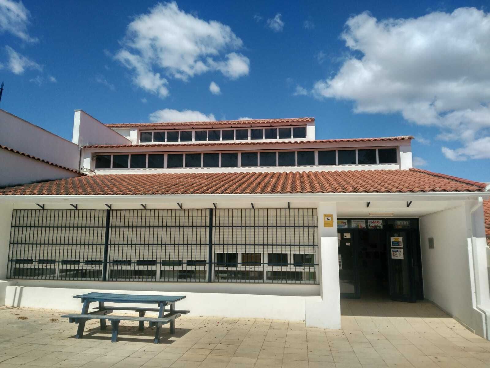 Acceso principal al instituto Virgen de la Estrella