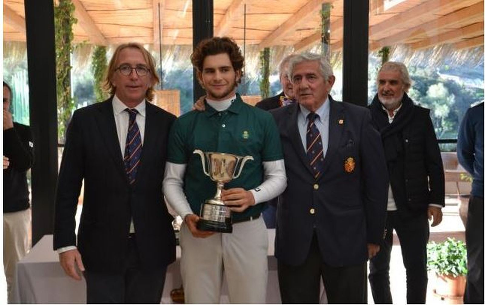 Ángel Ayora, con el trofeo de la Copa Baleares