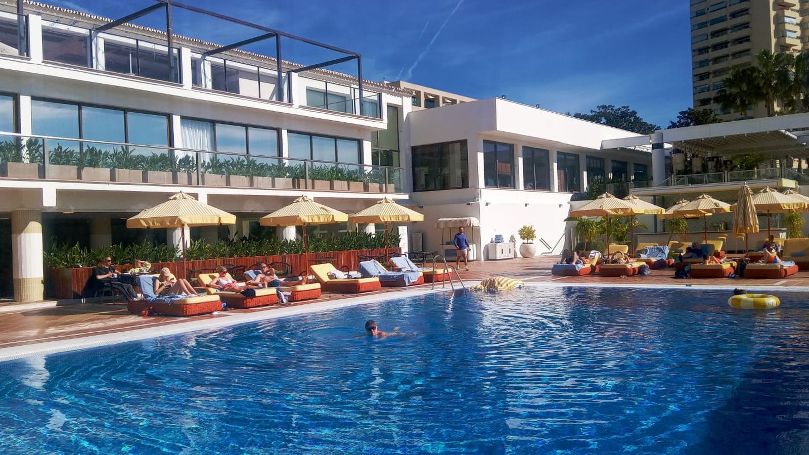 La piscina del hotel Don Carlos de Marbella.