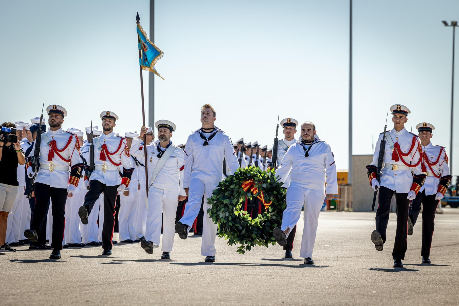 Imágenes: España y EEUU conmemoran 70 años de "guardias juntos" en la Base de Rota