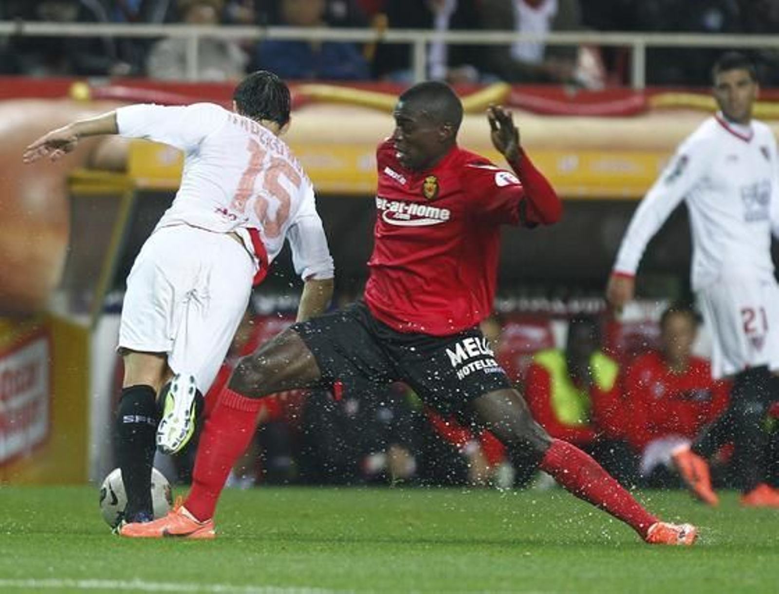 El Sevilla acumula tres victorias consecutivas tras vencer al Mallorca en casa (3-1). / Antonio Pizarro