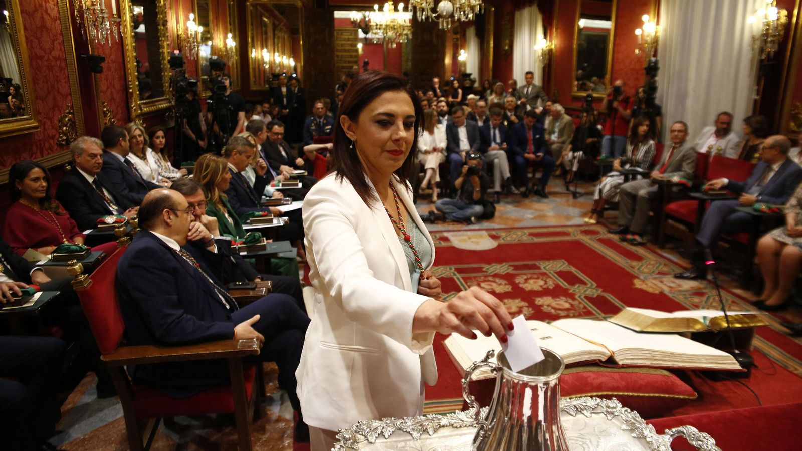 Momento de votación de alcalde tras tomar posesión los concejales.