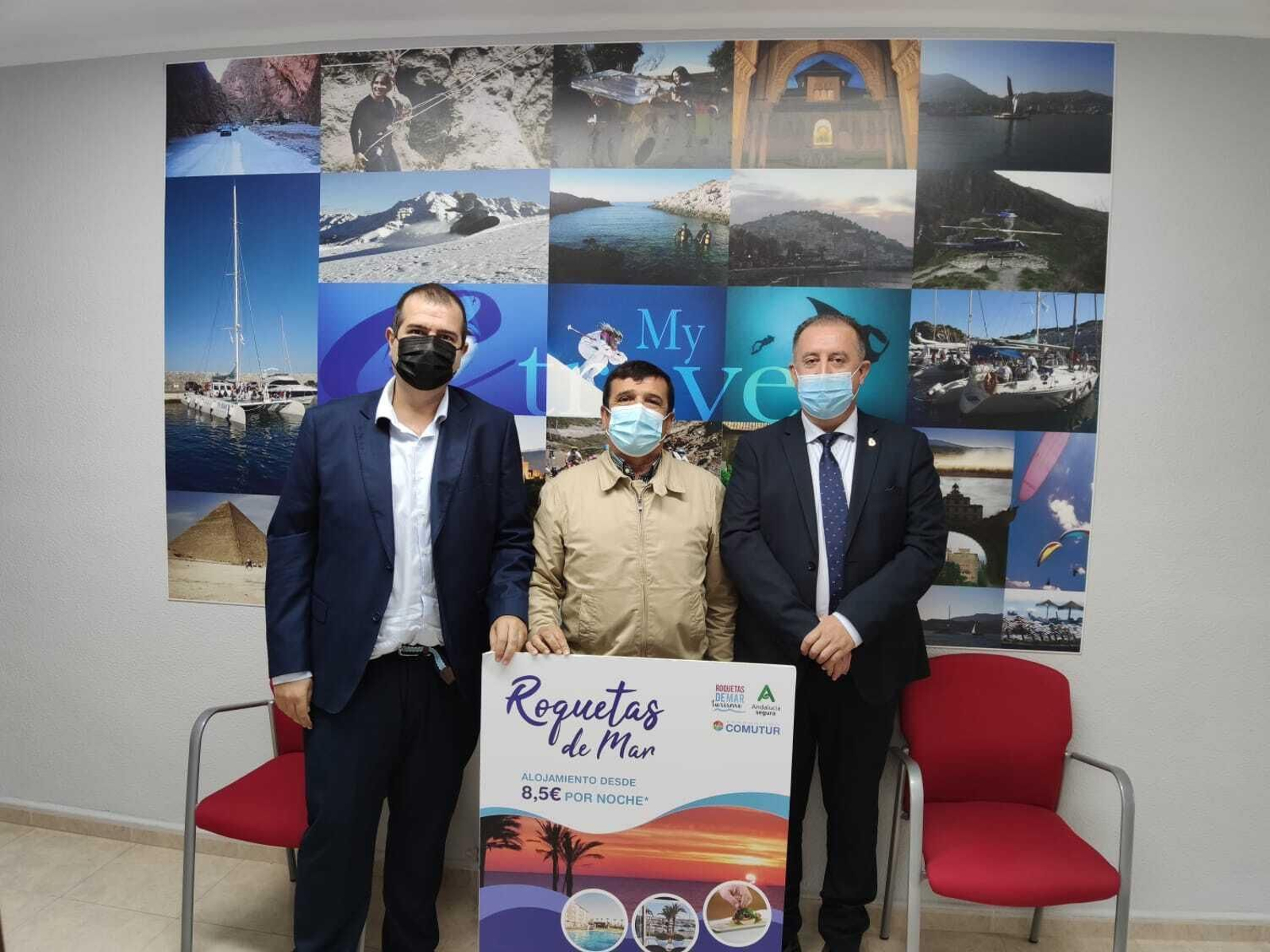 Javier González y Francisco Barrionuevo, junto al presidente de la asociación de agencias de viaje de Granada, Antonio Caño.