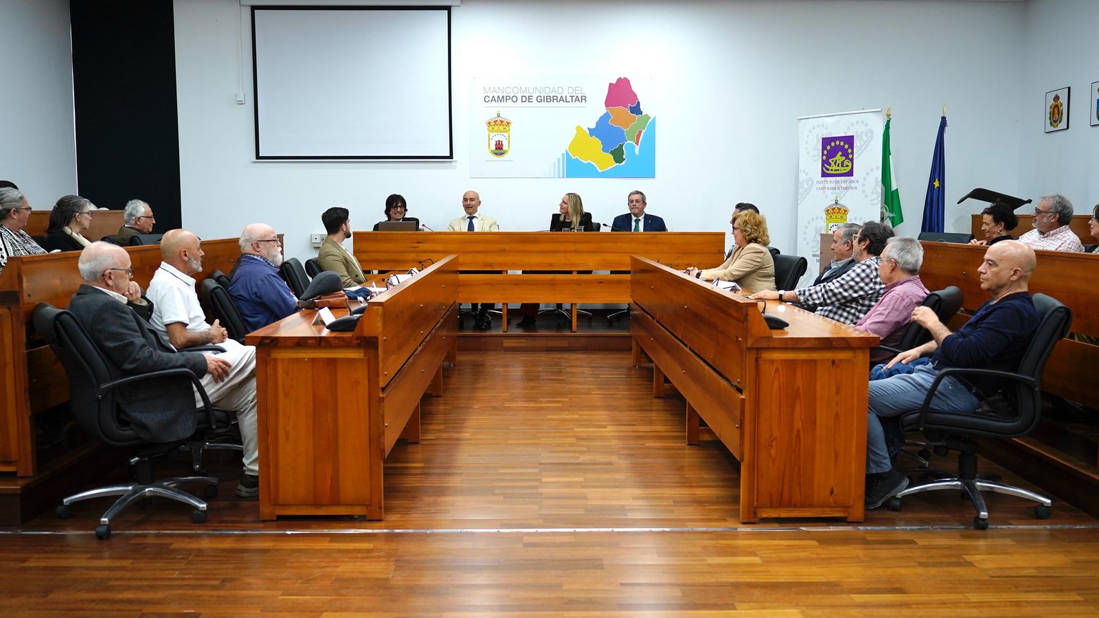 Fotos de la presentación de la revista Almoraima número 62 en Mancomunidad