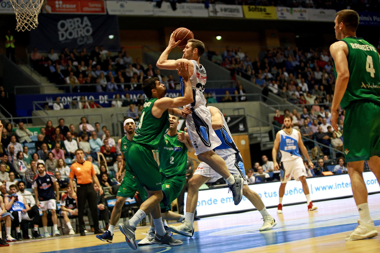 Las imágenes del Obradoiro-Betis E-Plus