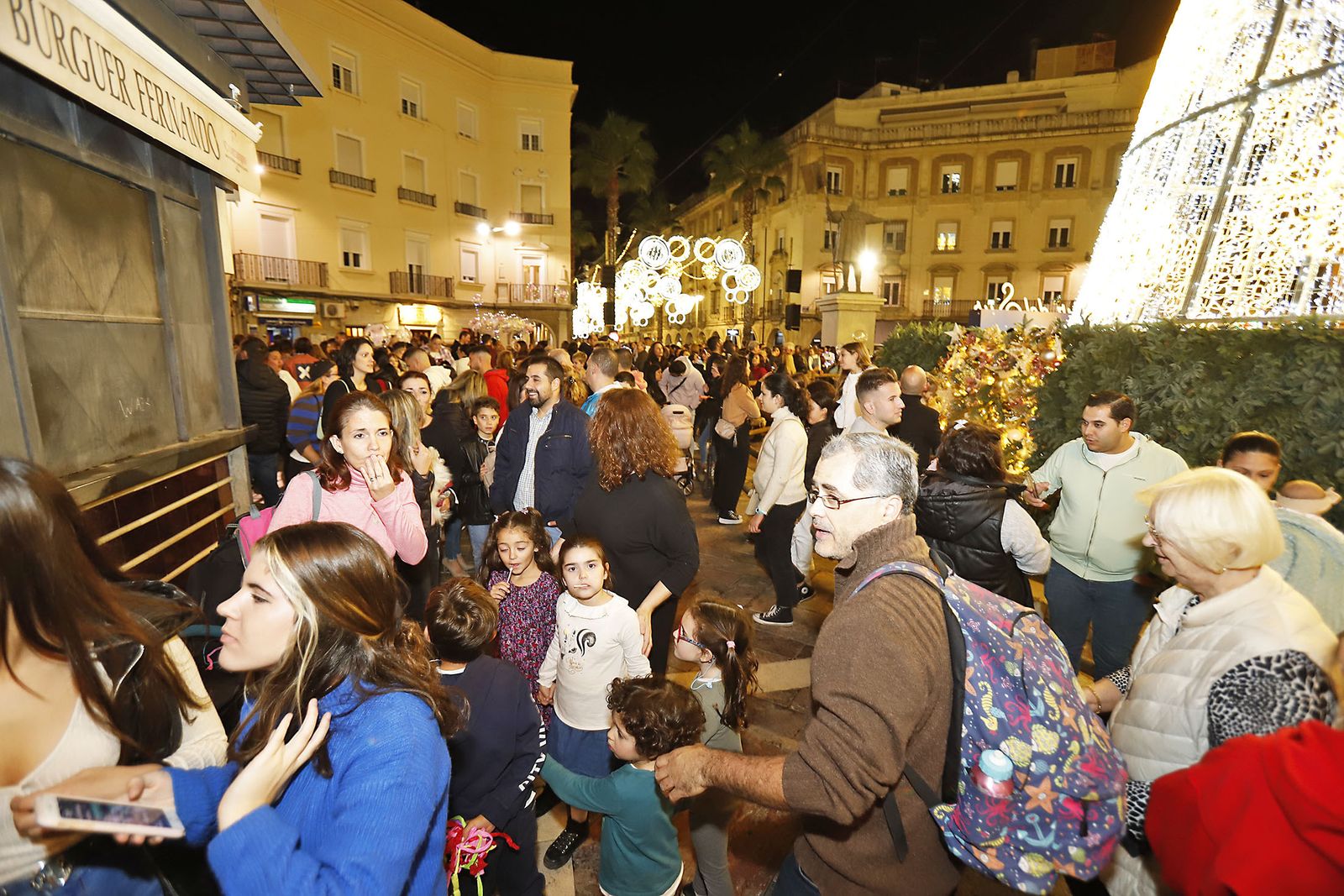 Imágenes del mercado navideño de la Plaza de Las Monjas