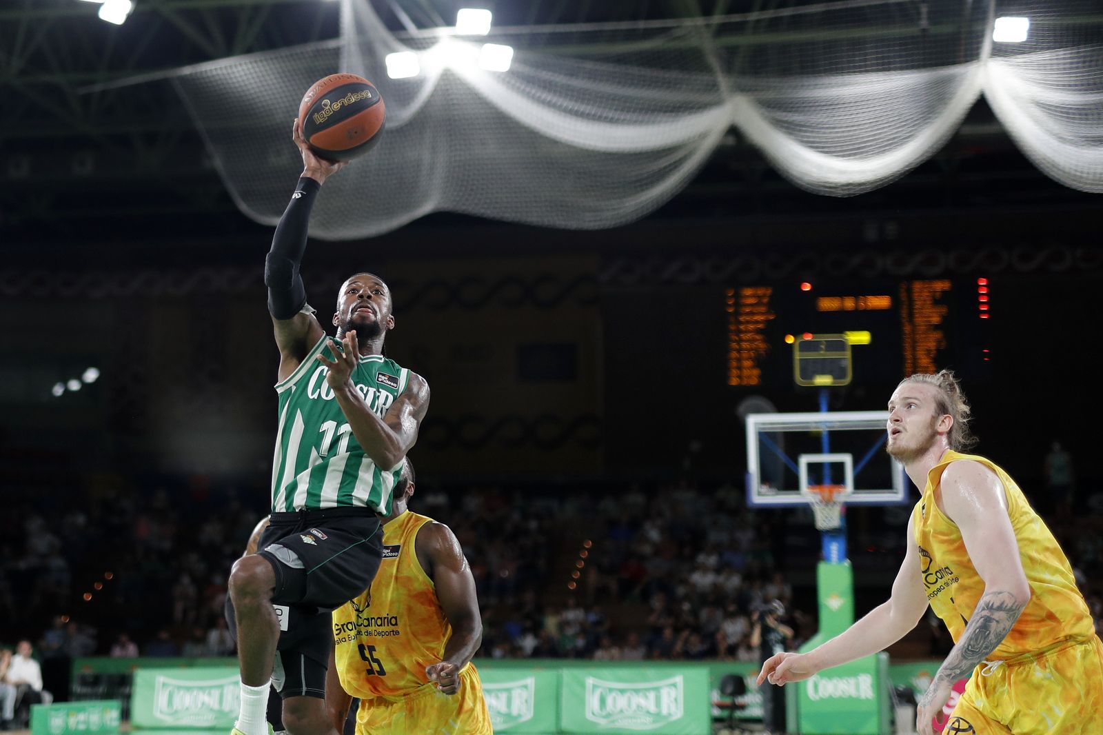 Las imágenes de la salvación del Coosur Betis