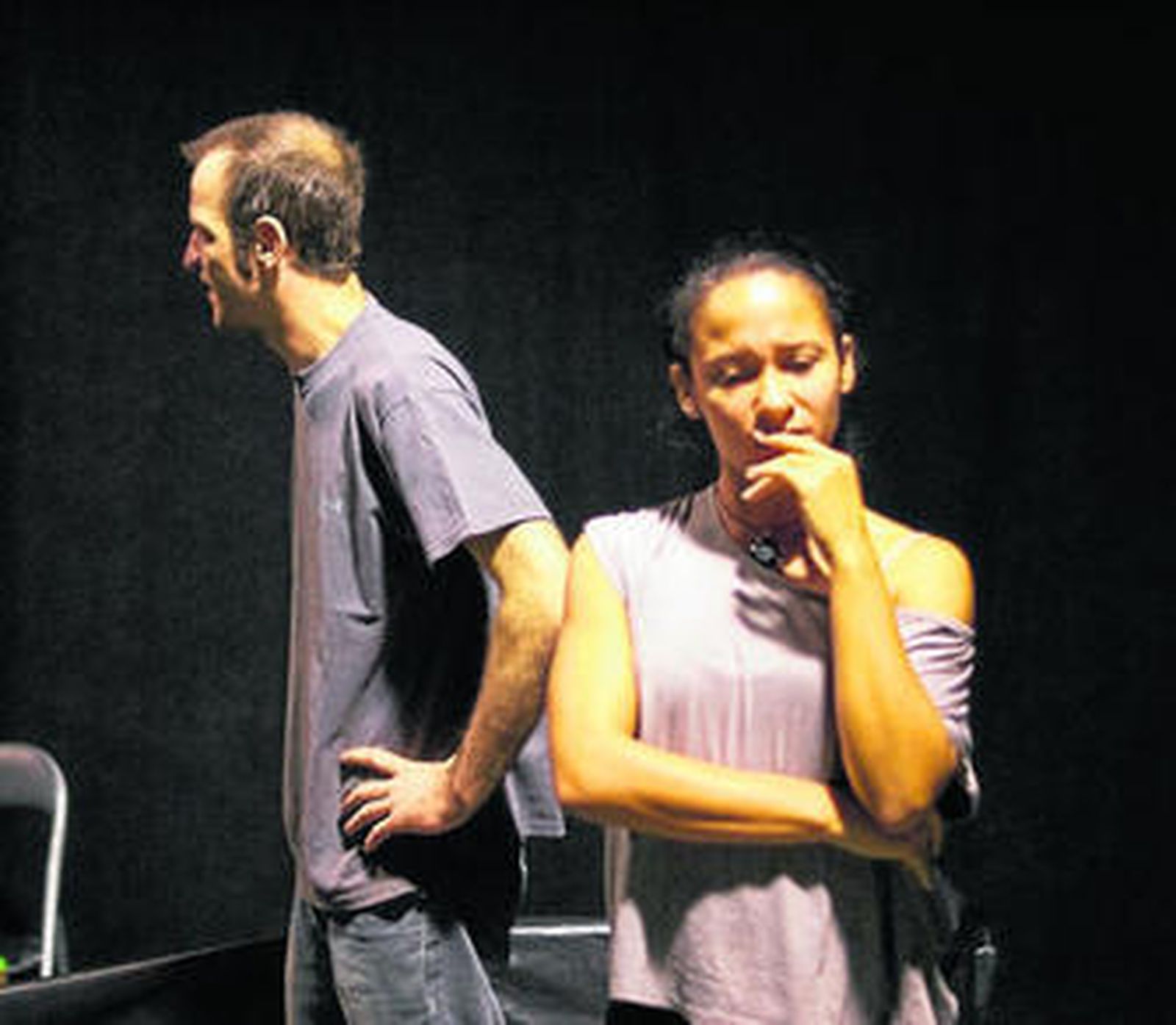 Steven Lance y Lydia Martín, durante los ensayos de 'Sobre un escenario'.