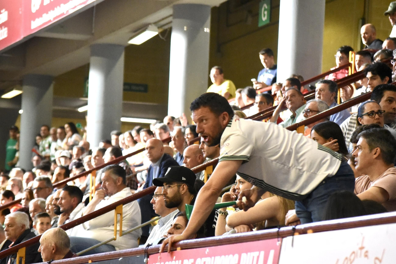Las mejores fotos del ambiente en Vista Alegre para el Córdoba Futsal - Peñíscola