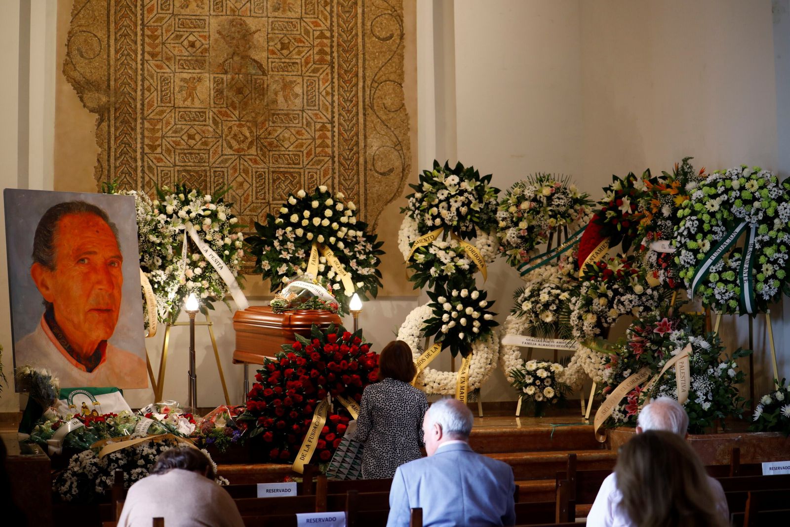 La capilla ardiente de Antonio Gala en su fundación en Córdoba, en imágenes
