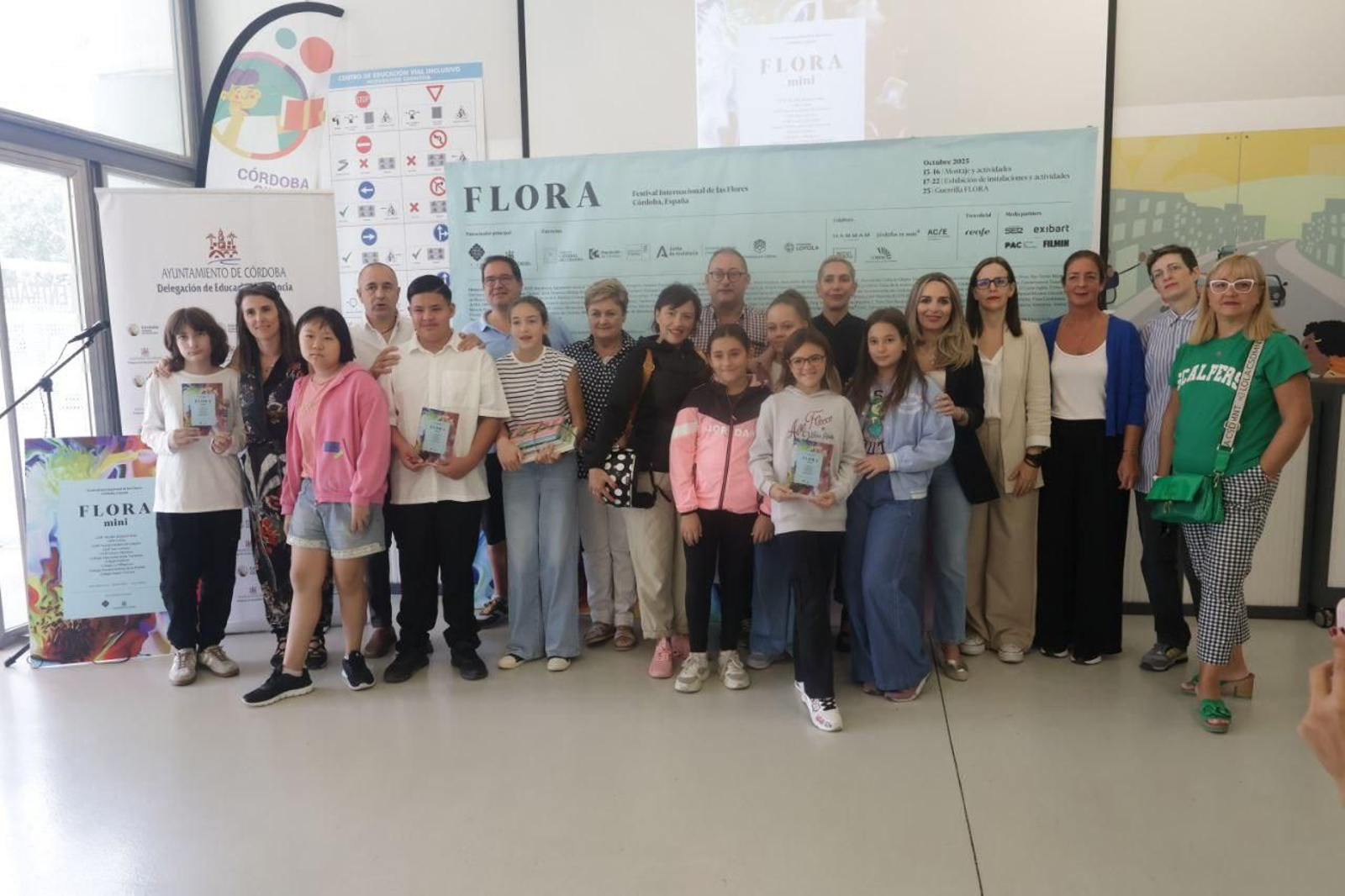 Foto de familia del anuncio de los premios