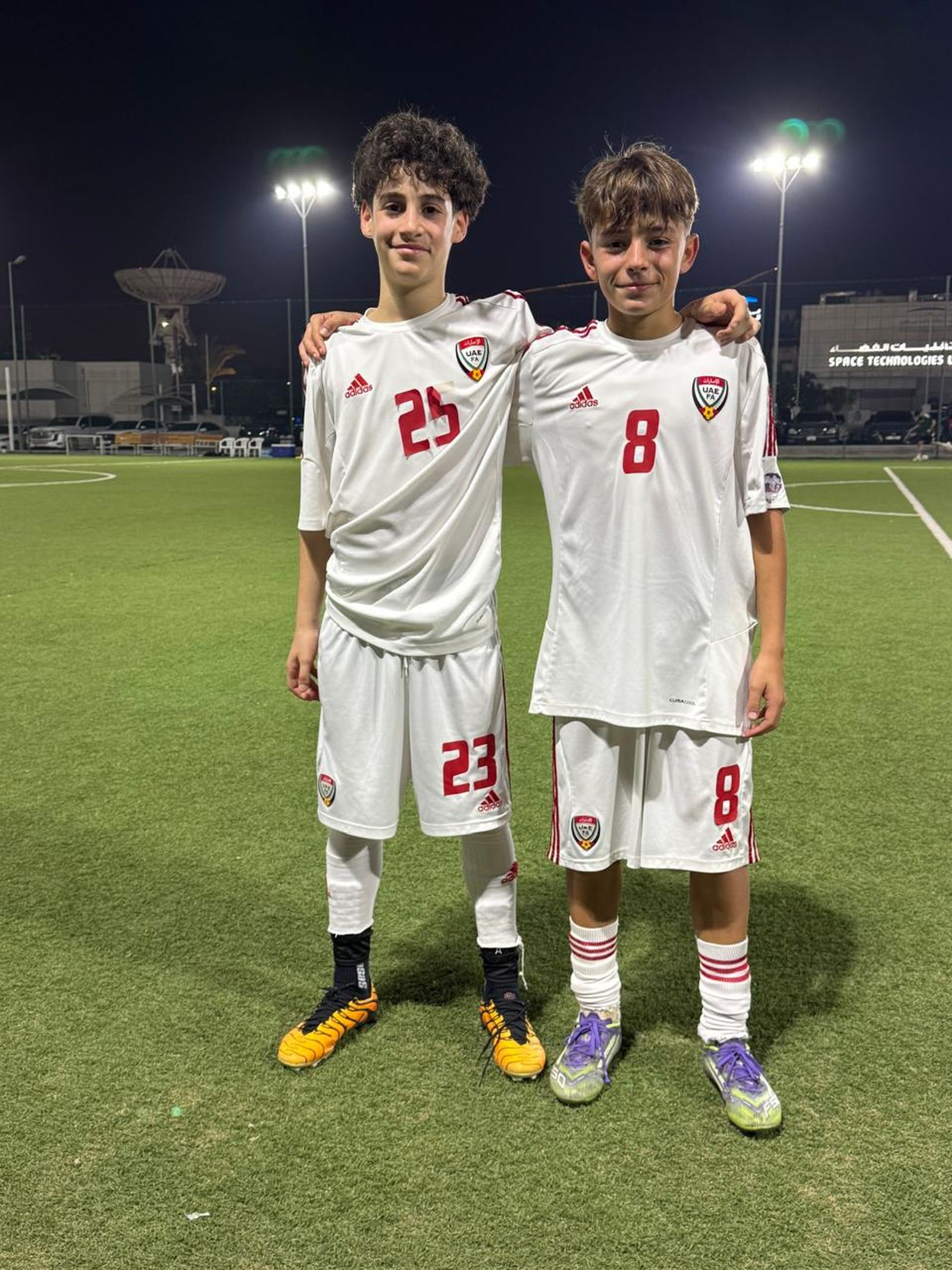 José Antonio porta el número 8 en la selección de Emiratos Árabes Unidos.