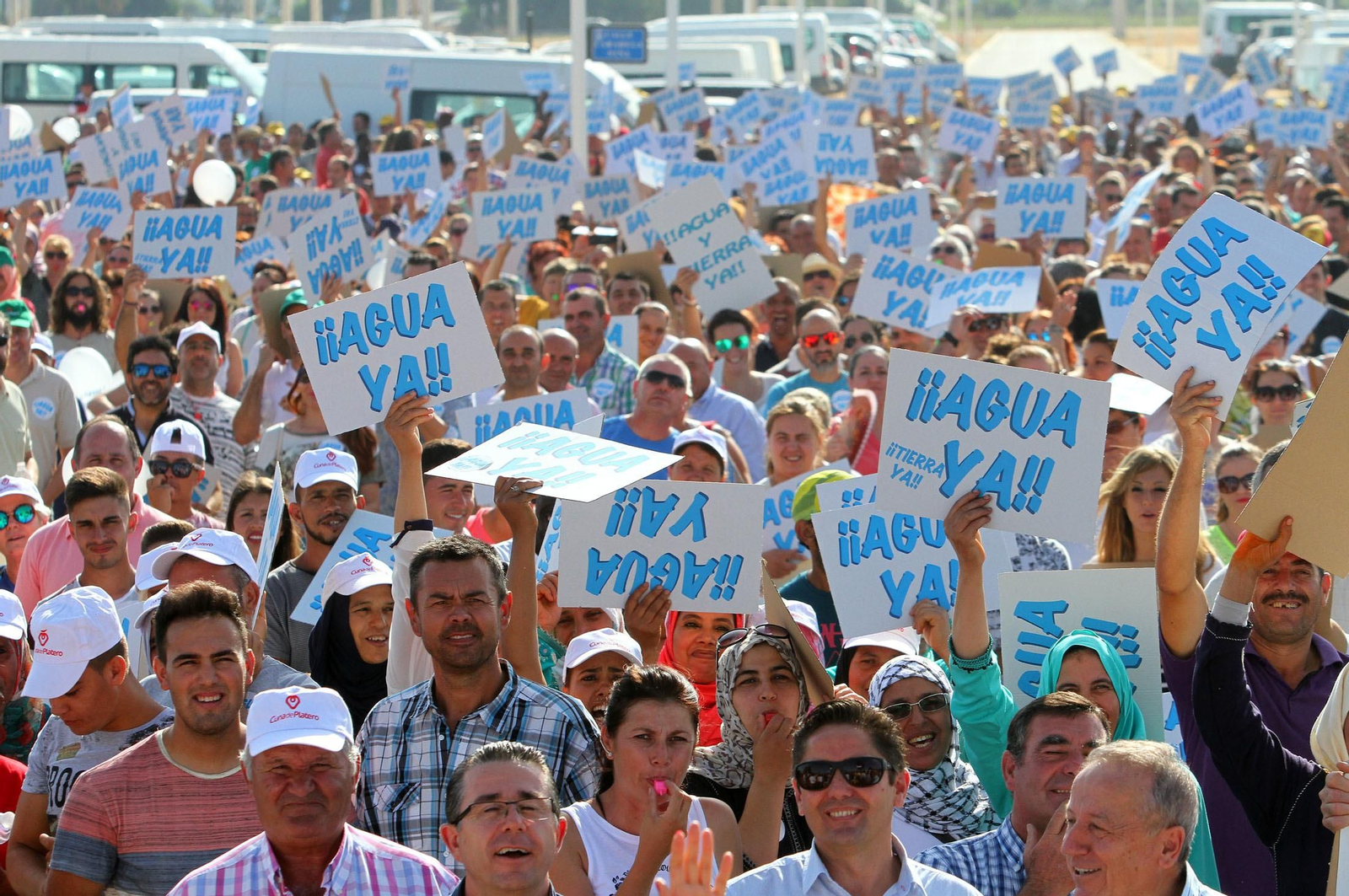 Imágenes de la manifestación para pedir agua y tierra para los regadíos del Condado.