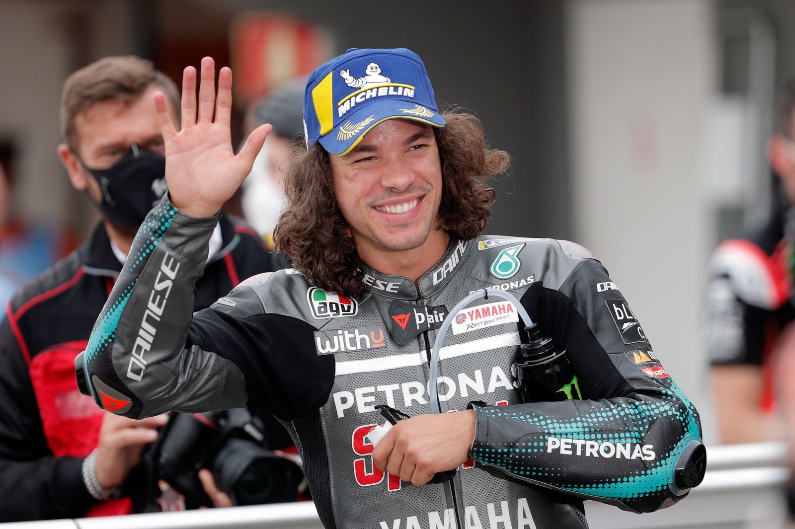 Morbidelli saluda tras lograr la 'pole'.