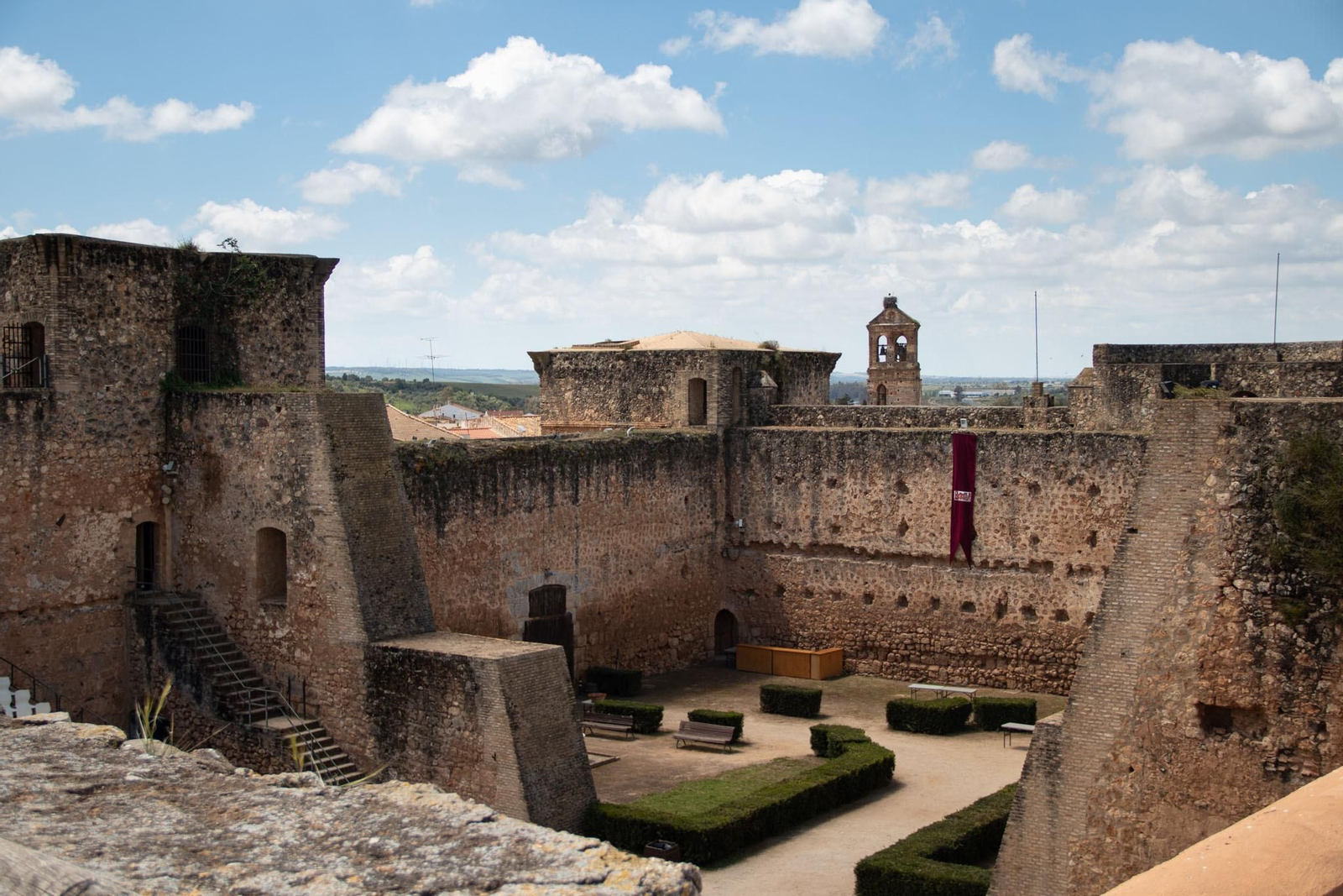 El reino taifa de Niebla tendría sabor portugués e hispano, similar al creado por el monarca sevillano, ‘Al Mutamid’, y que desaparecería posteriormente en la disgregación del suroeste peninsular.