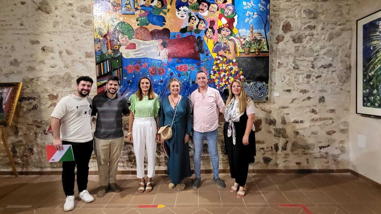 Bachiller, junto a la alcaldesa, el representante de la familia Ocaña y demás ganadores.