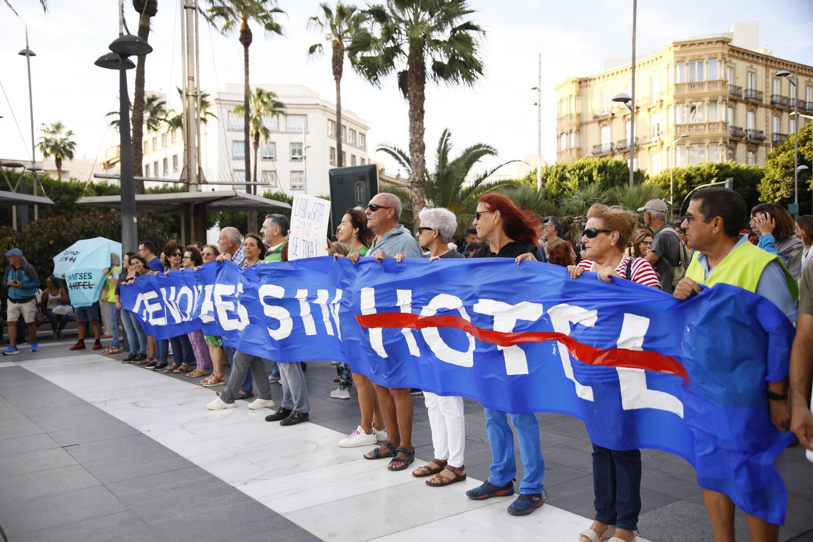 La manifestación "Genoveses sin hotel", en imágenes