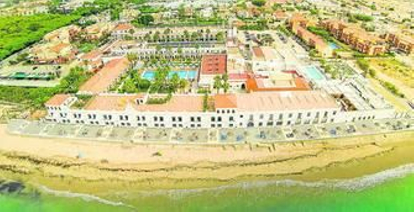 Imagen aérea de las instalaciones del hotel Playa de la Luz en Rota, que cuenta con 219 habitaciones.